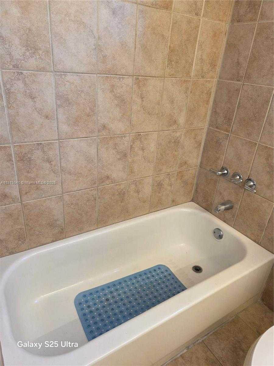 Small Image of 4102 WEST 10TH LN #28, Hialeah Number 11