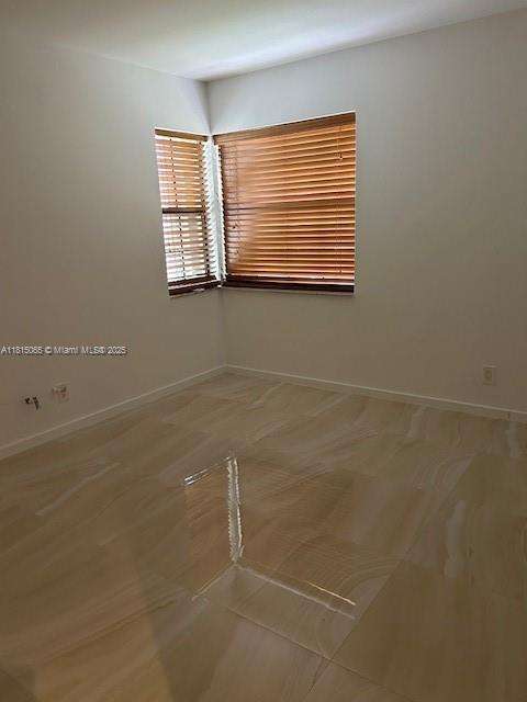 Small Image of 21220 #221-22, Aventura Number 11