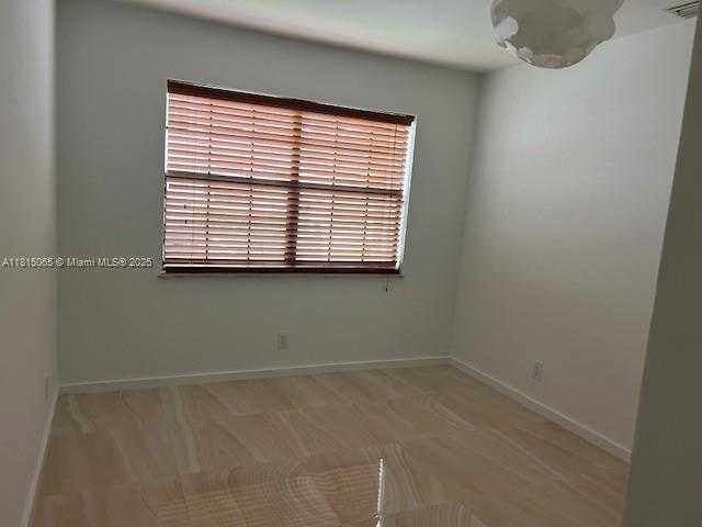 Small Image of 21220 #221-22, Aventura Number 13