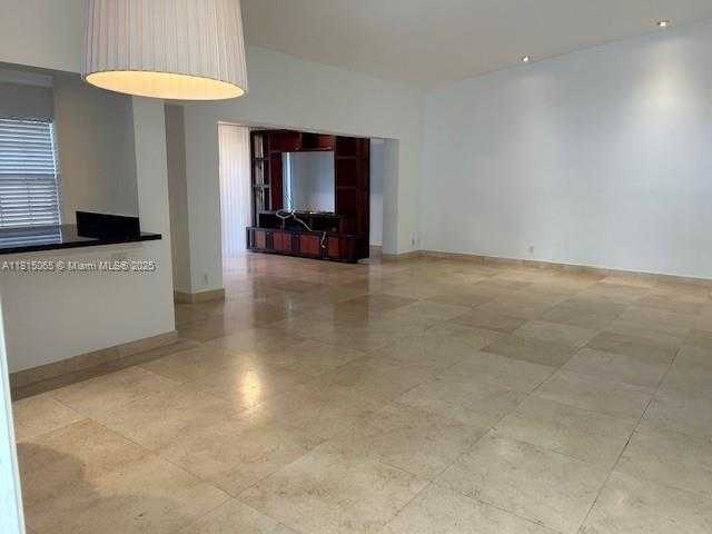 Small Image of 21220 #221-22, Aventura Number 3