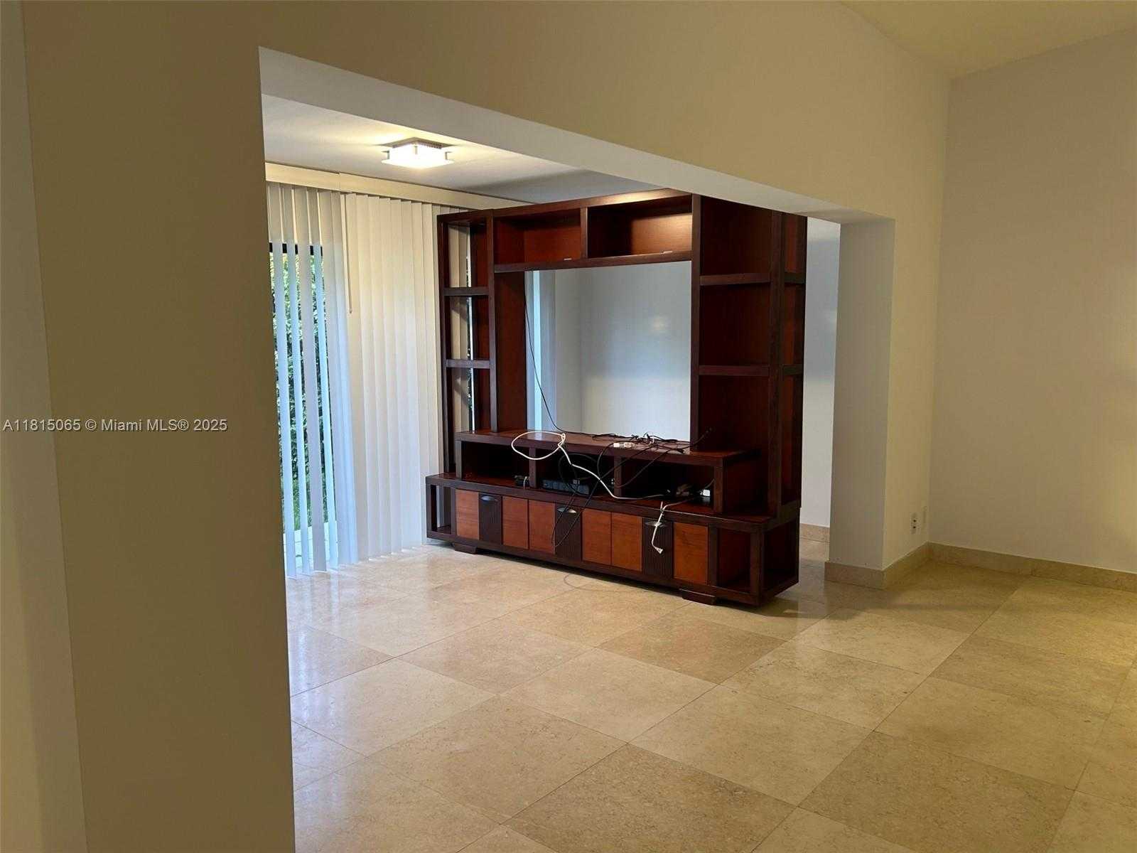 Small Image of 21220 #221-22, Aventura Number 6