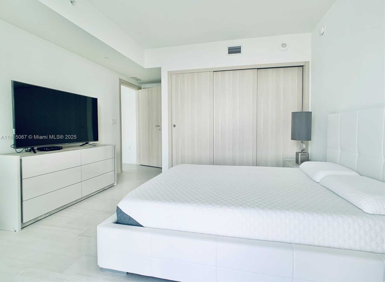 Small Image of 1000 BRICKELL PLZ #4504, Miami Number 10