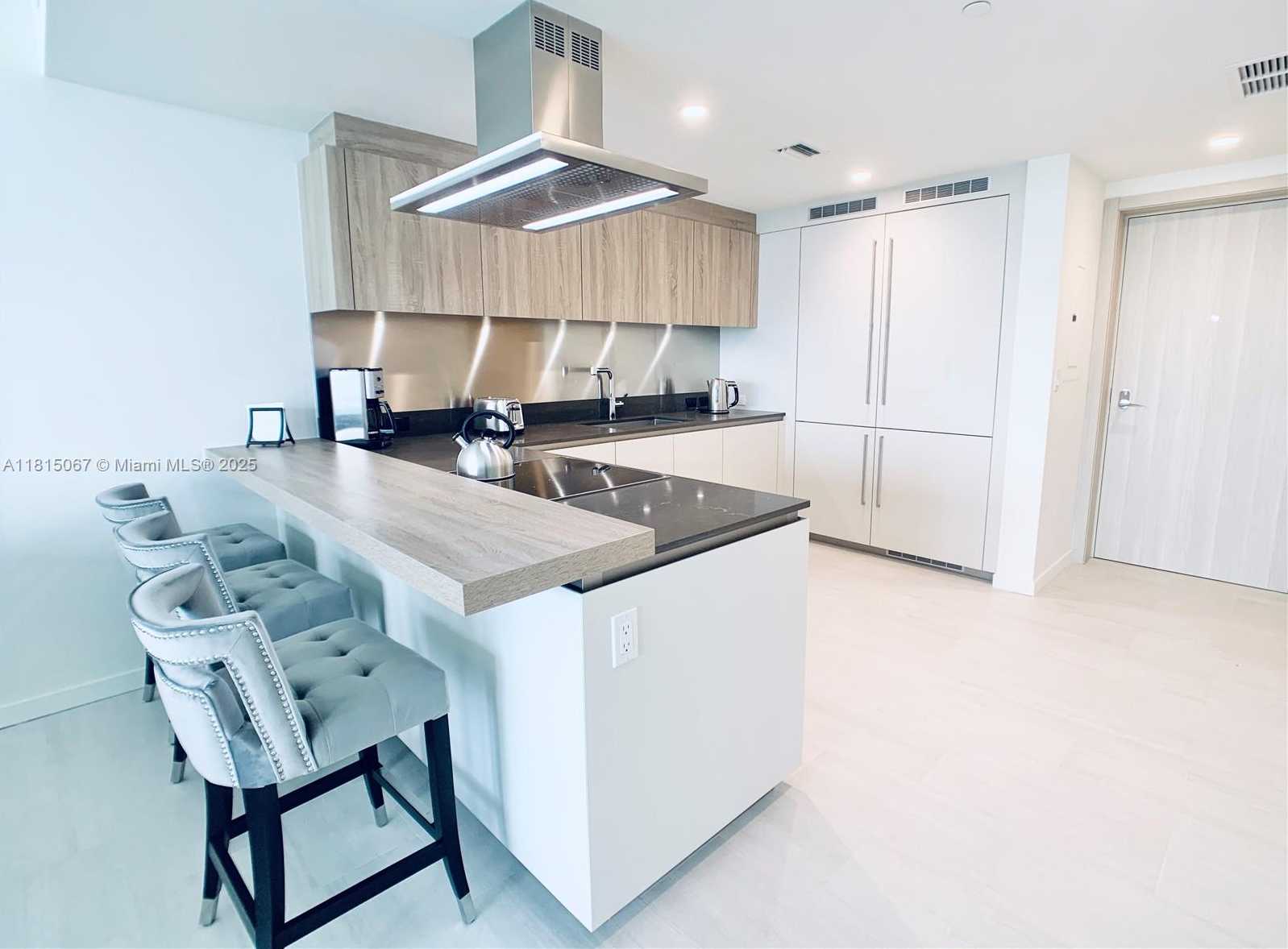 Small Image of 1000 BRICKELL PLZ #4504, Miami Number 4