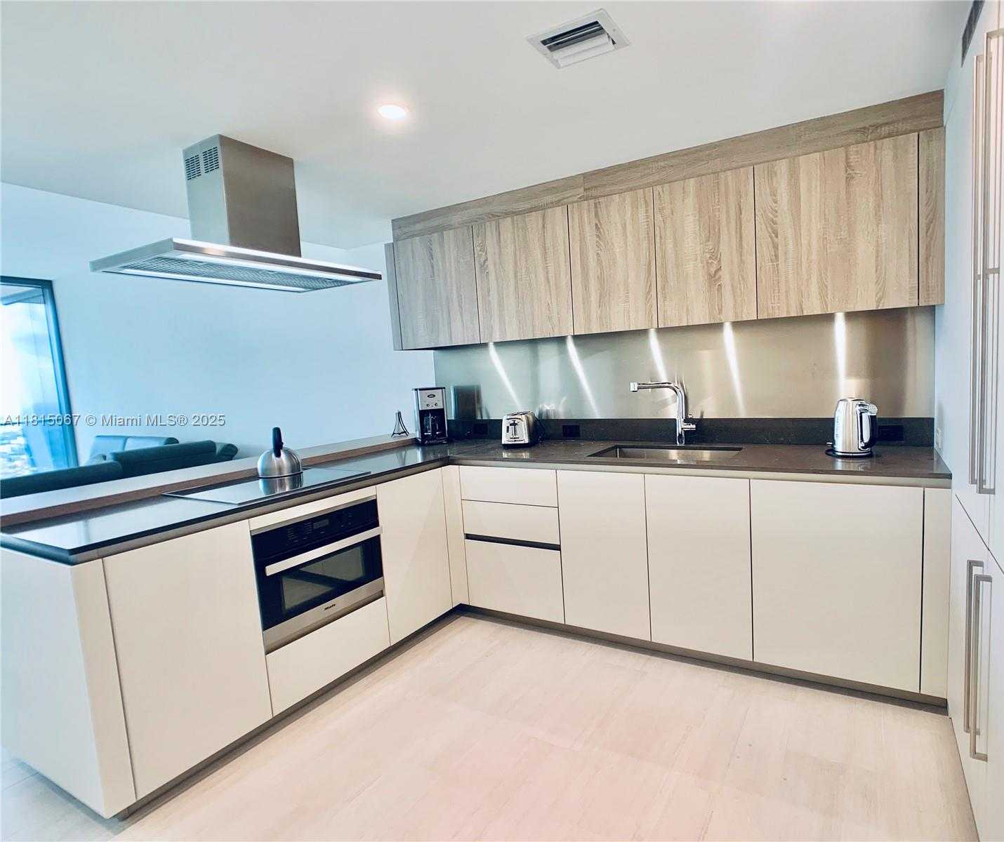 Small Image of 1000 BRICKELL PLZ #4504, Miami Number 5