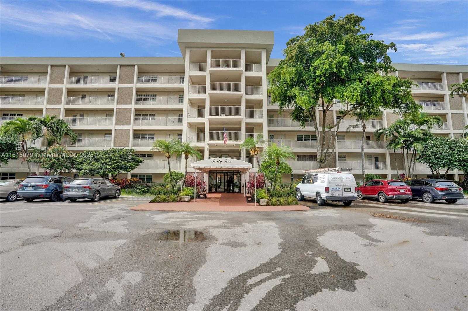 Small Image of 3150 NORTH COURSE LN #405, Pompano Beach Number 57