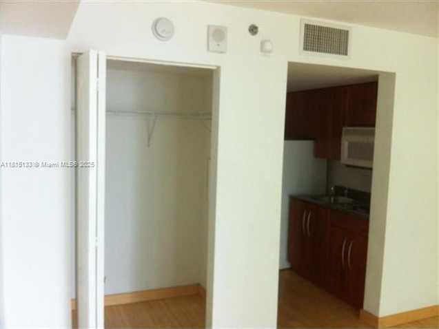 Small Image of 1200 BRICKELL BAY DR #3316, Miami Number 8