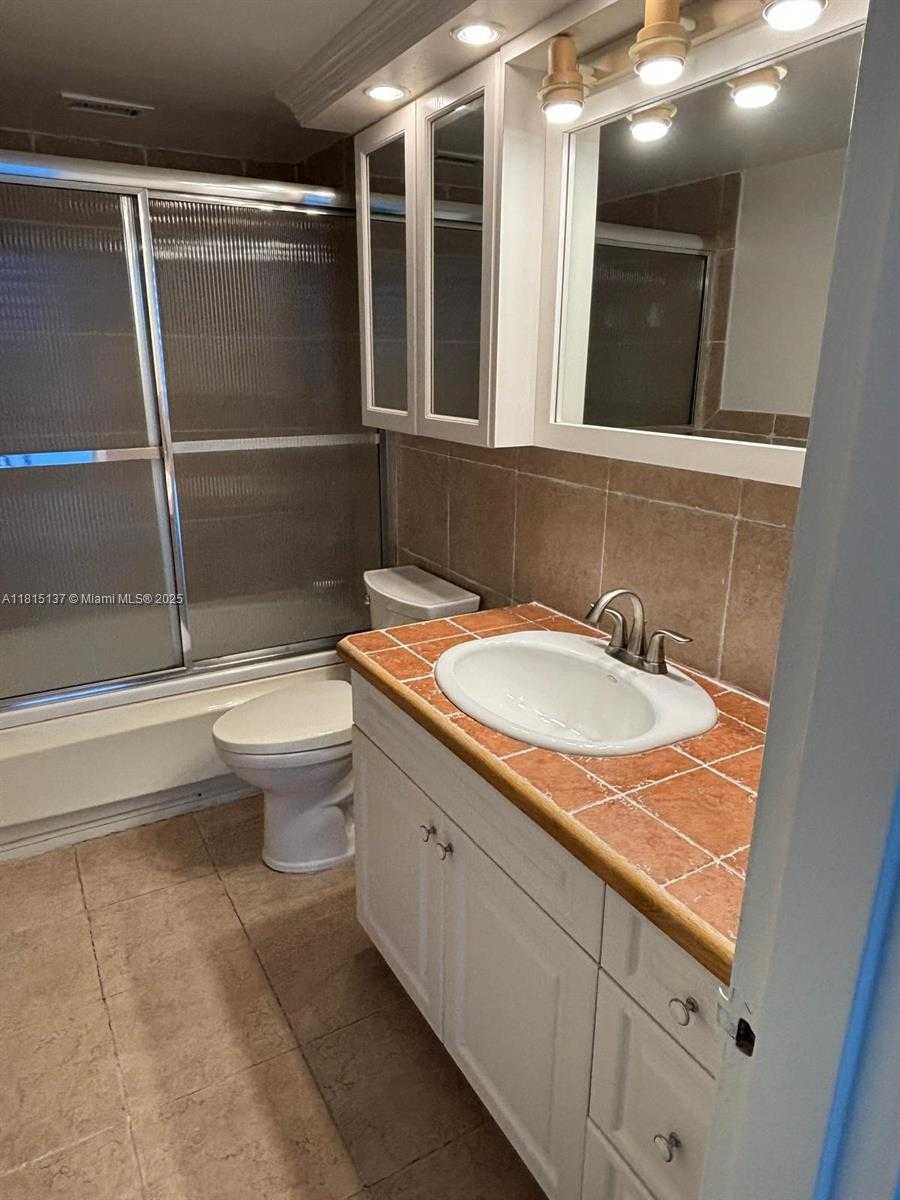 Small Image of 900 BAY DR #721, Miami Beach Number 12