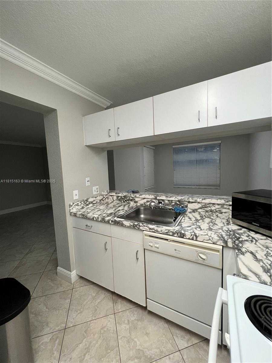 Small Image of 1097 CORAL CLUB DR #1097, Coral Springs Number 3
