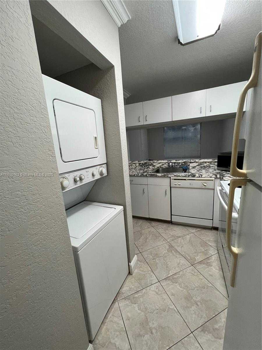 Small Image of 1097 CORAL CLUB DR #1097, Coral Springs Number 4