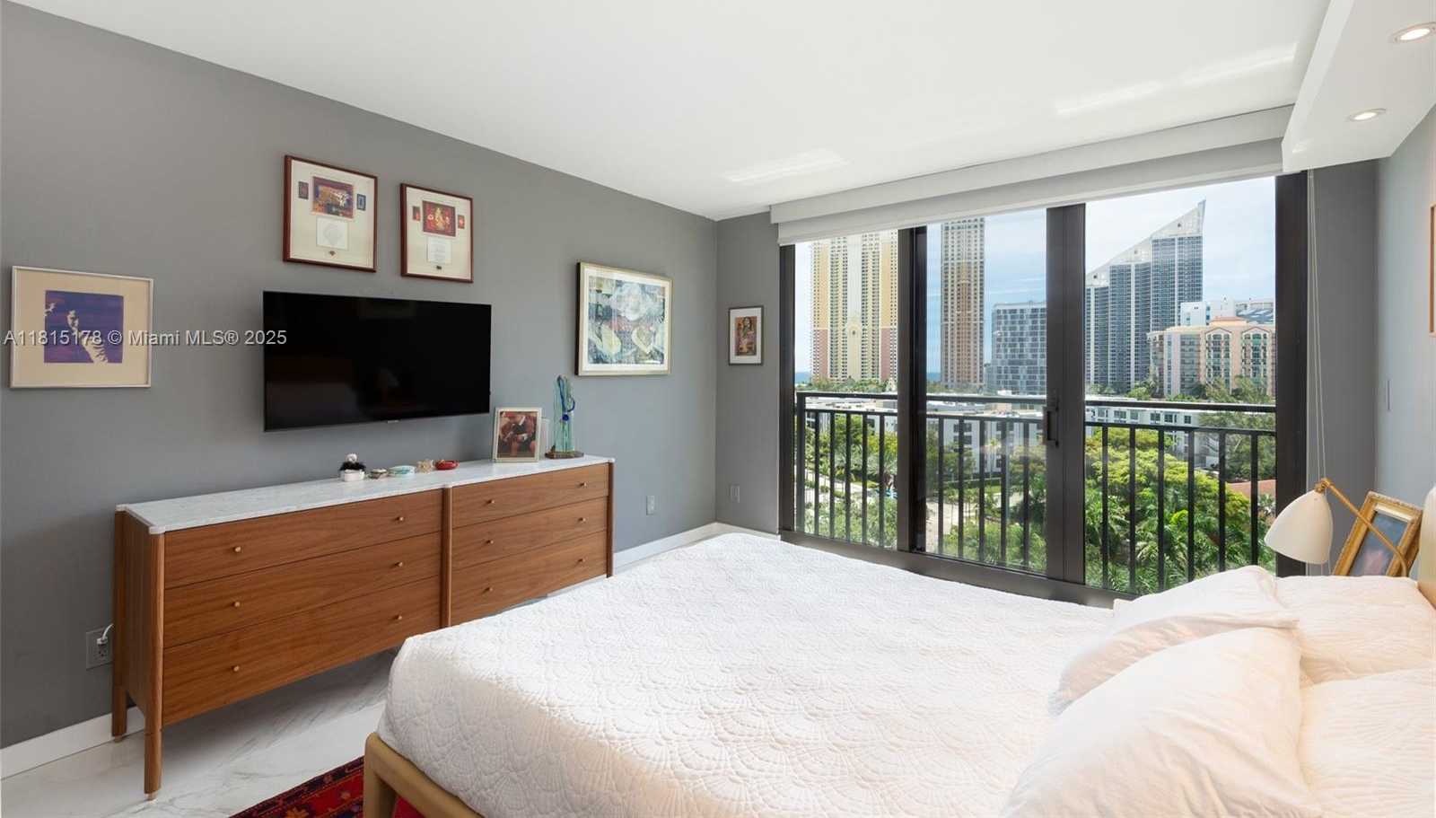 Small Image of 17720 NORTH BAY RD #10D, Sunny Isles Beach Number 12