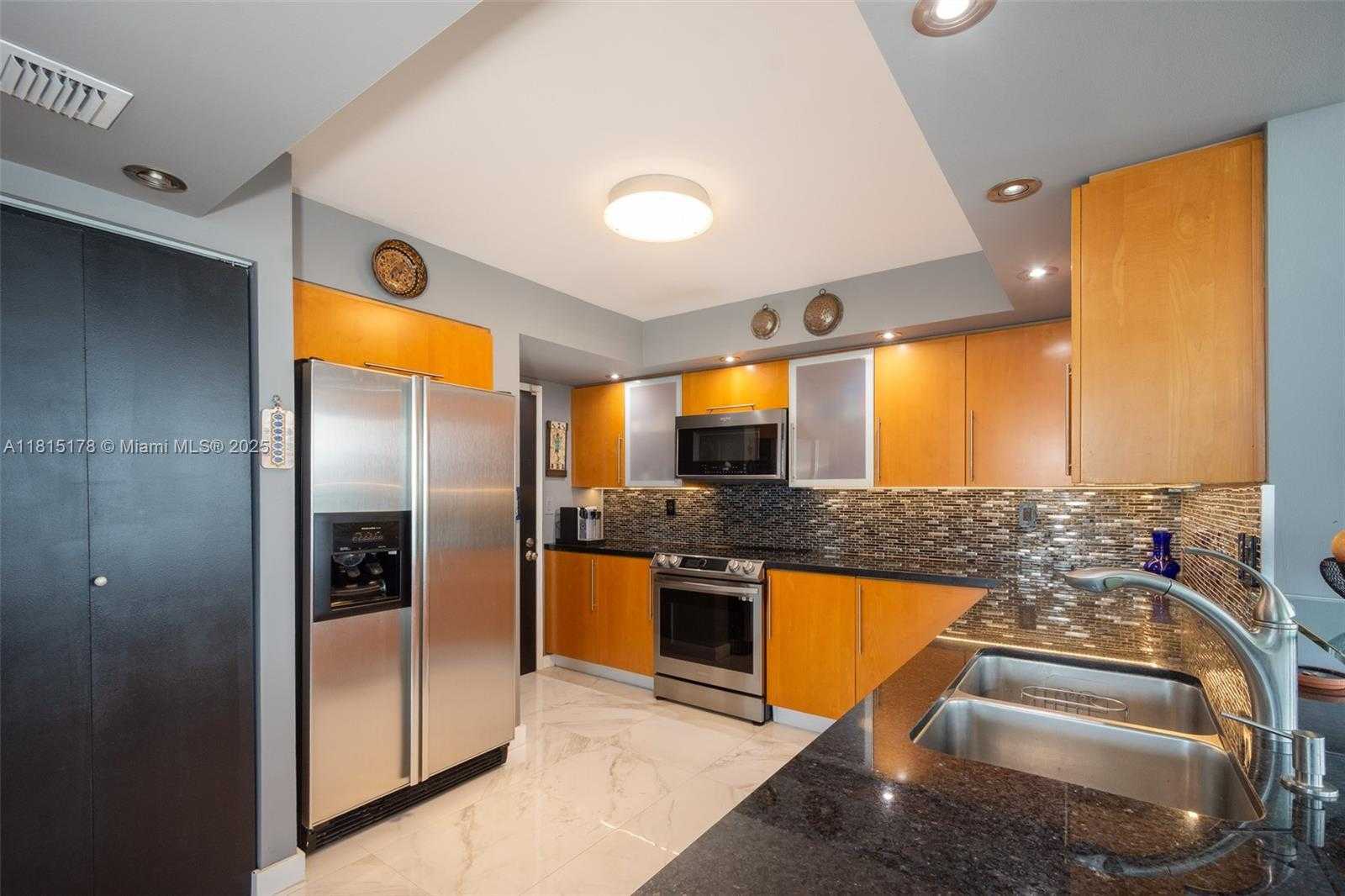 Small Image of 17720 NORTH BAY RD #10D, Sunny Isles Beach Number 7