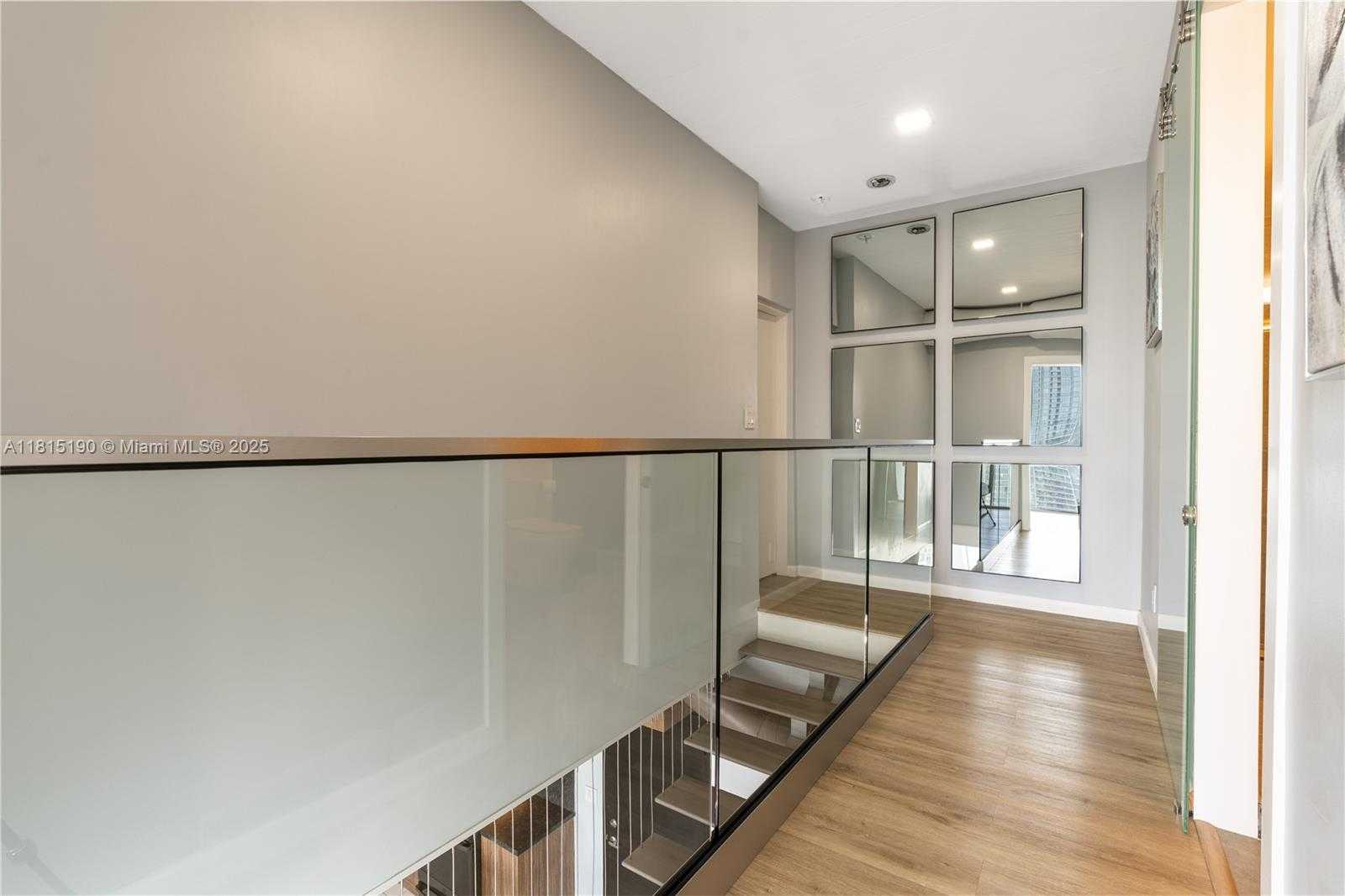 Small Image of 690 SOUTH WEST 1ST CT #3116, Miami Number 25