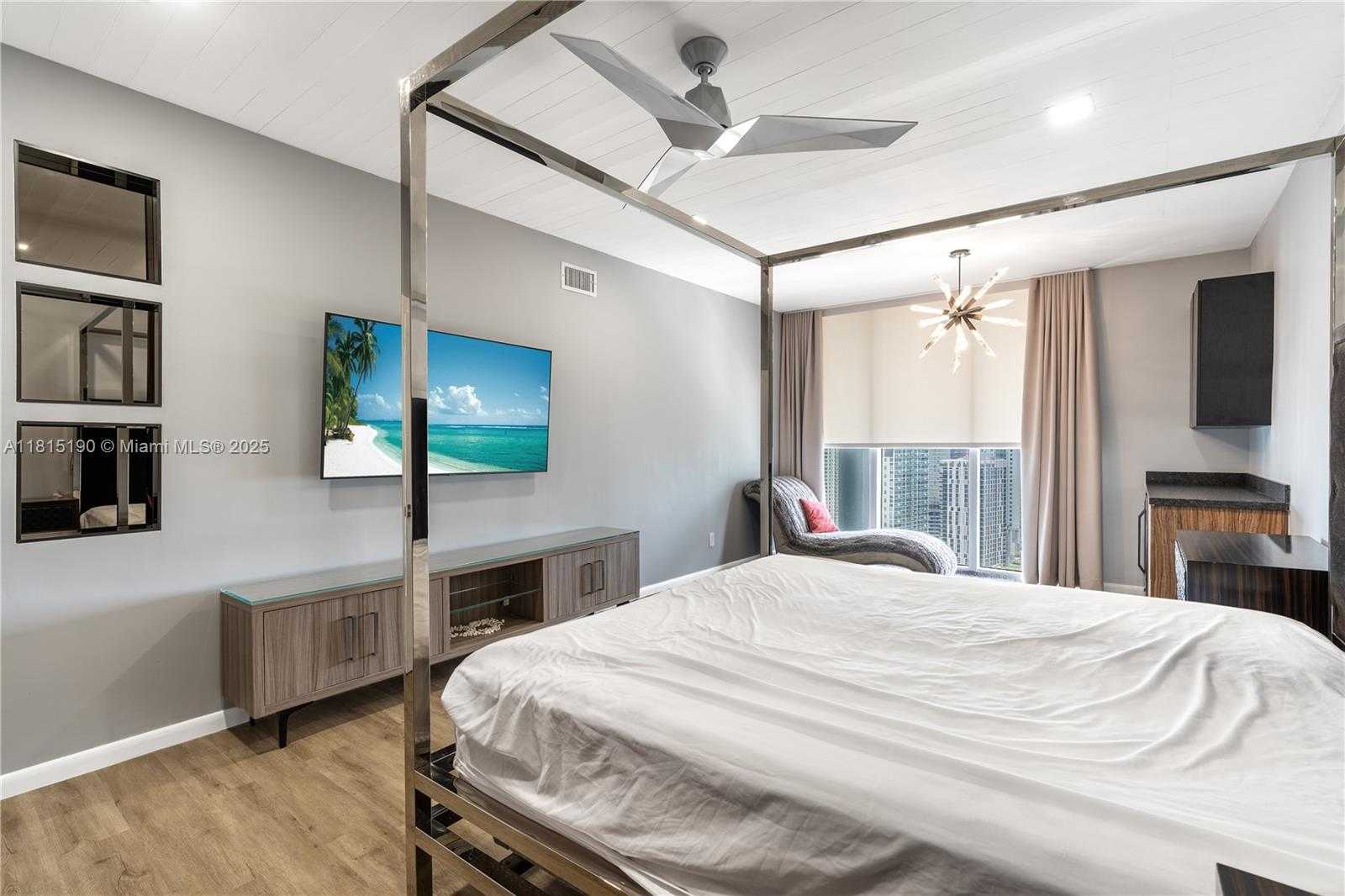 Small Image of 690 SOUTH WEST 1ST CT #3116, Miami Number 29
