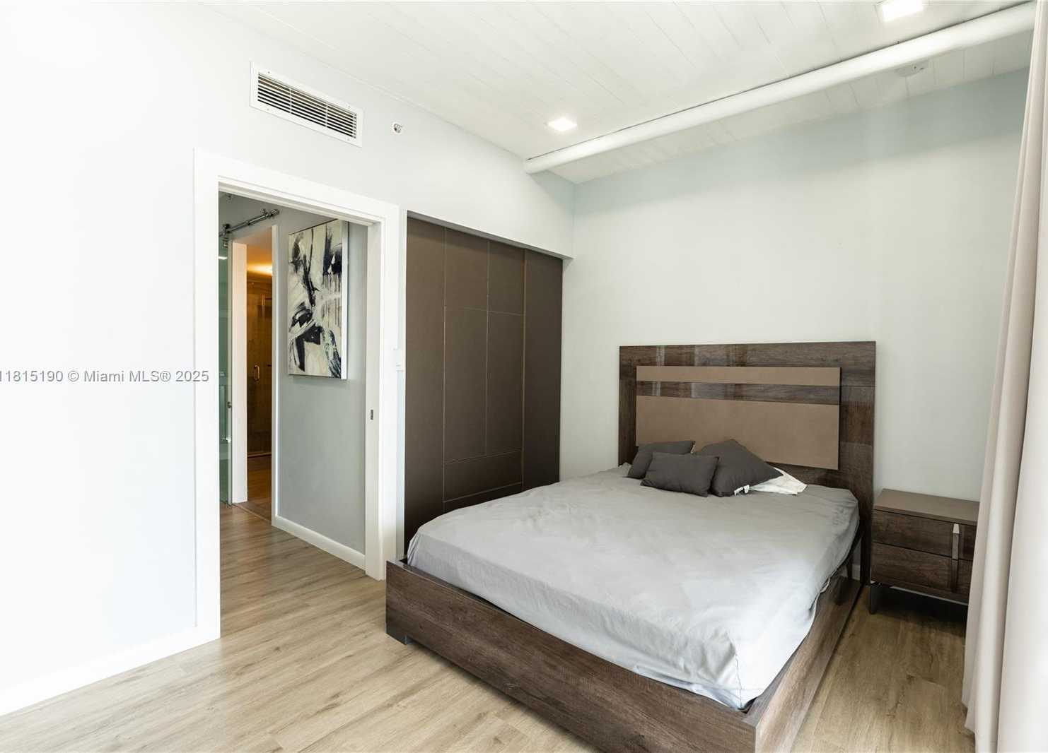 Small Image of 690 SOUTH WEST 1ST CT #3116, Miami Number 37