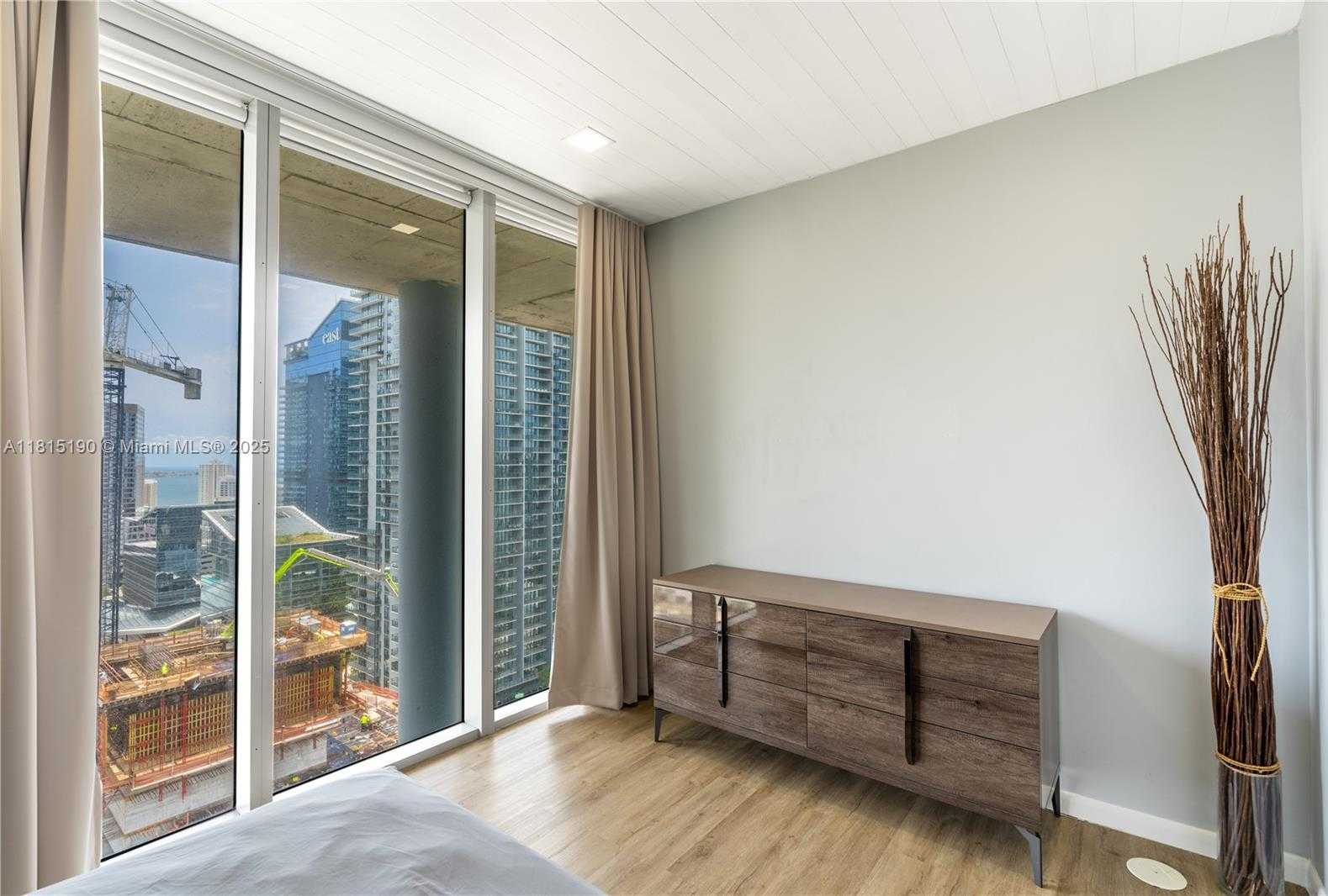 Small Image of 690 SOUTH WEST 1ST CT #3116, Miami Number 38