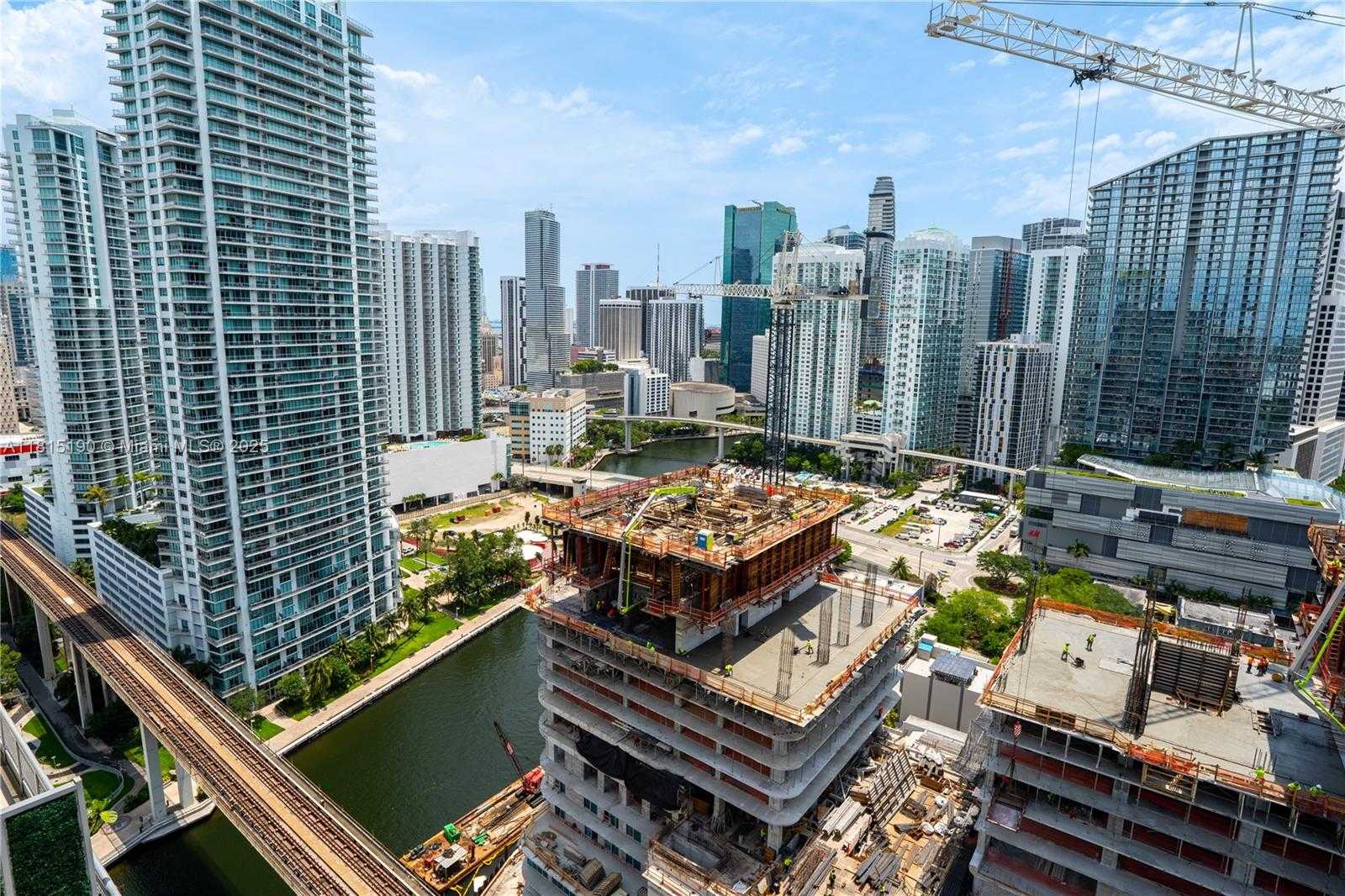 Small Image of 690 SOUTH WEST 1ST CT #3116, Miami Number 44
