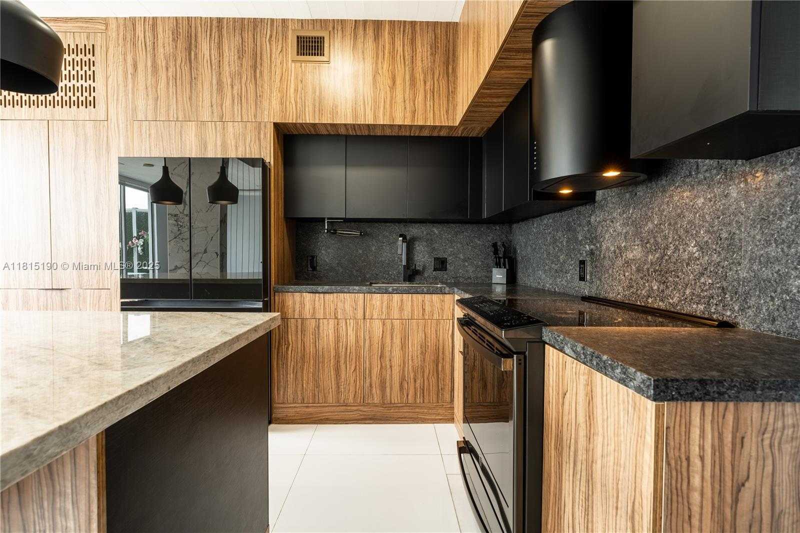 Small Image of 690 SOUTH WEST 1ST CT #3116, Miami Number 6