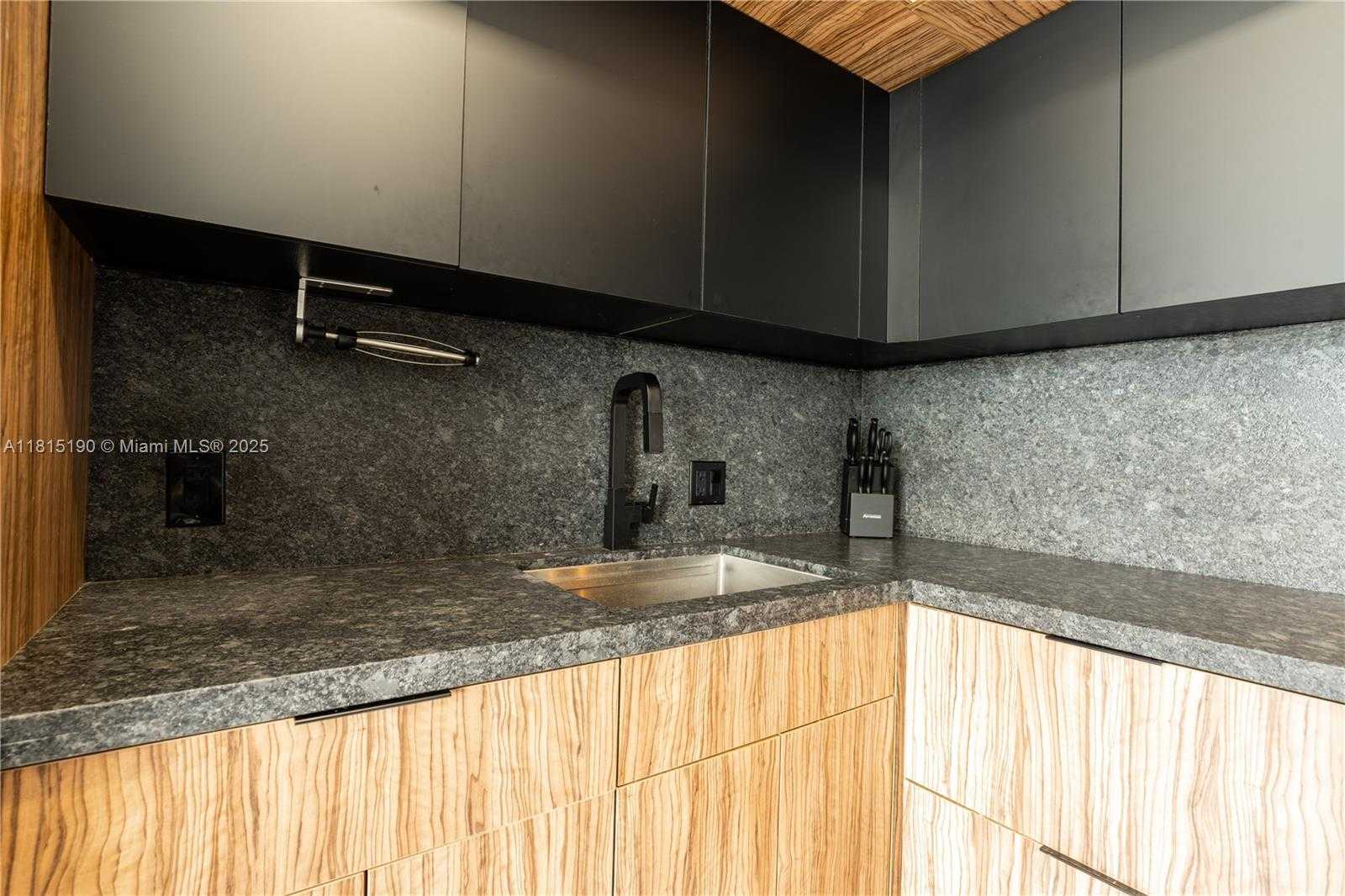 Small Image of 690 SOUTH WEST 1ST CT #3116, Miami Number 7