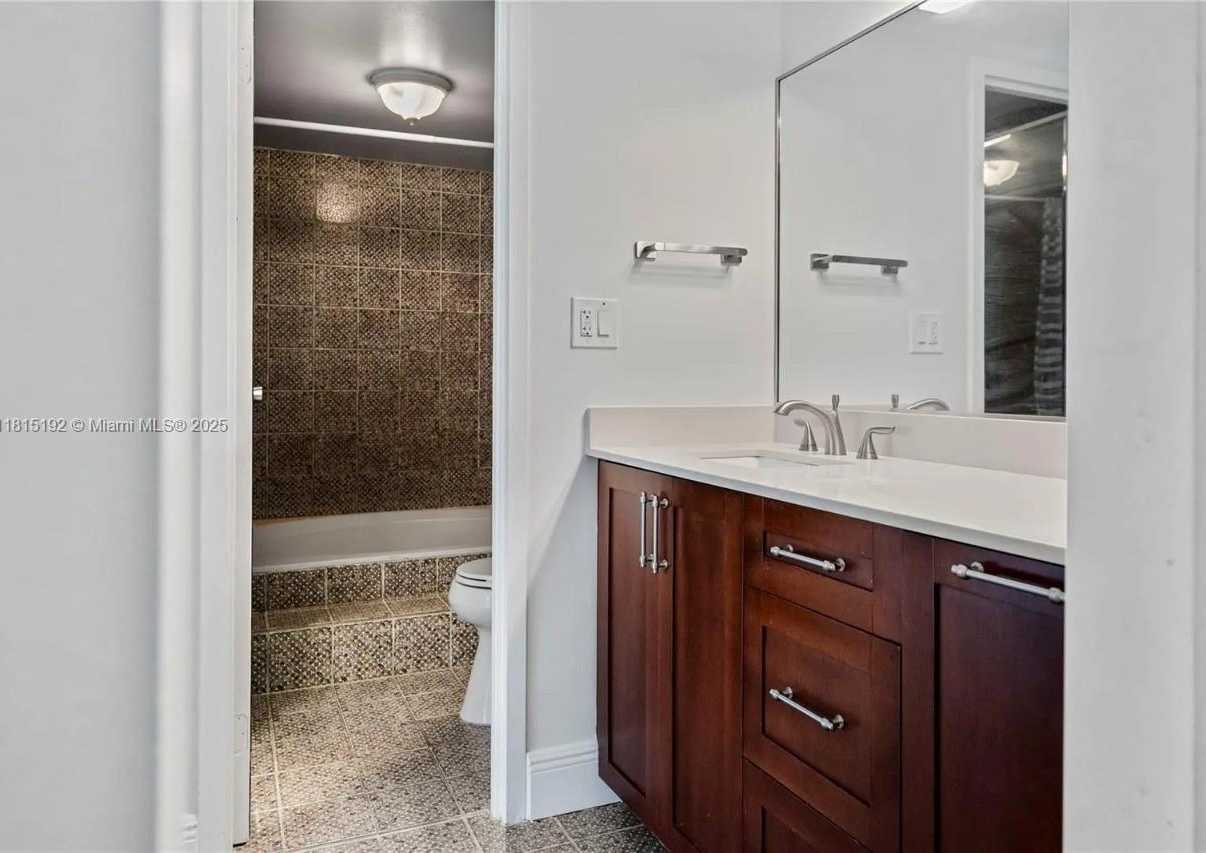Small Image of 16570 NORTH EAST 26TH AVE #6B, North Miami Beach Number 15