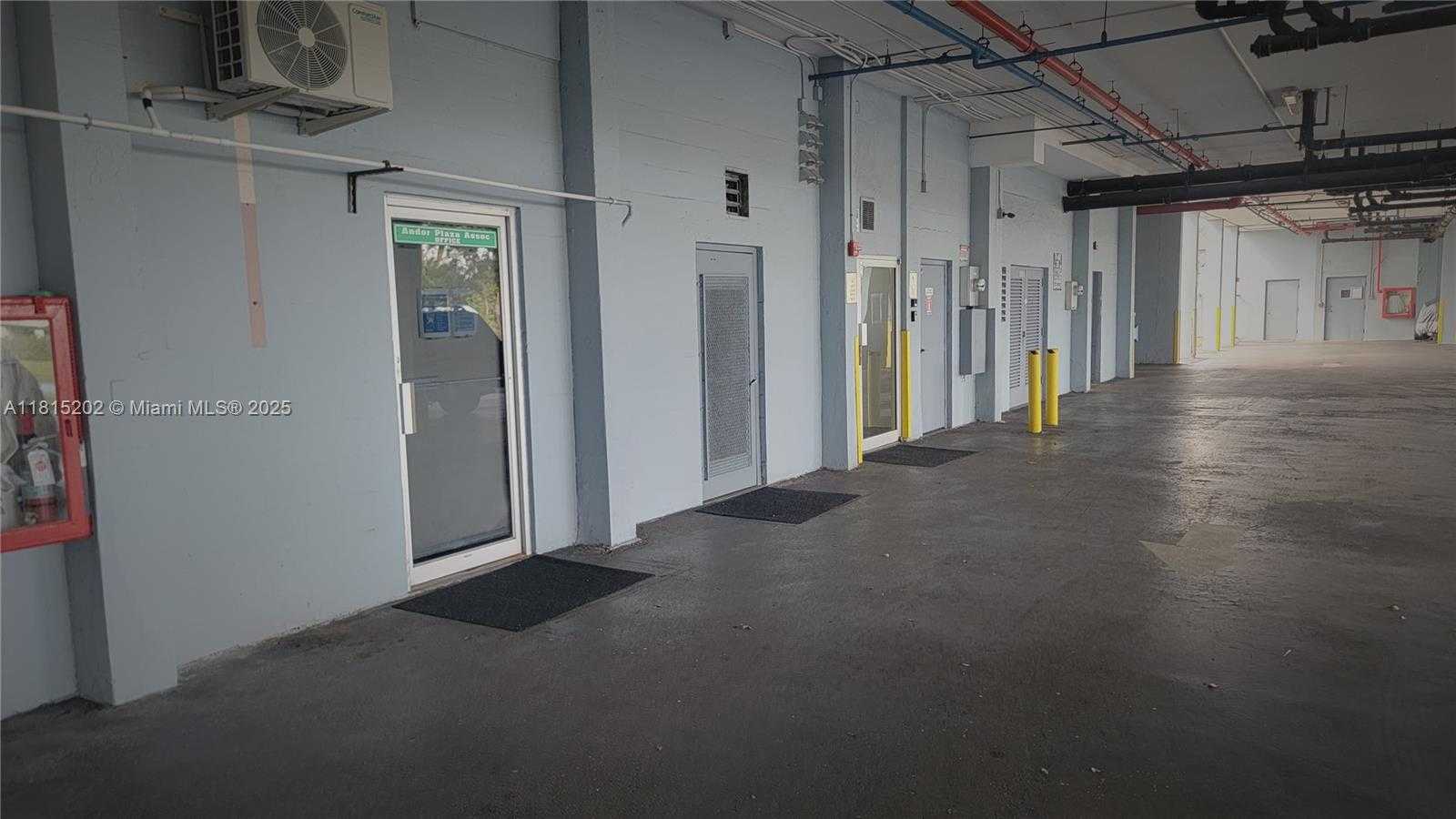 Small Image of 16850 N Glades Dr, North Miami Beach, FL 33162, USA Number 18