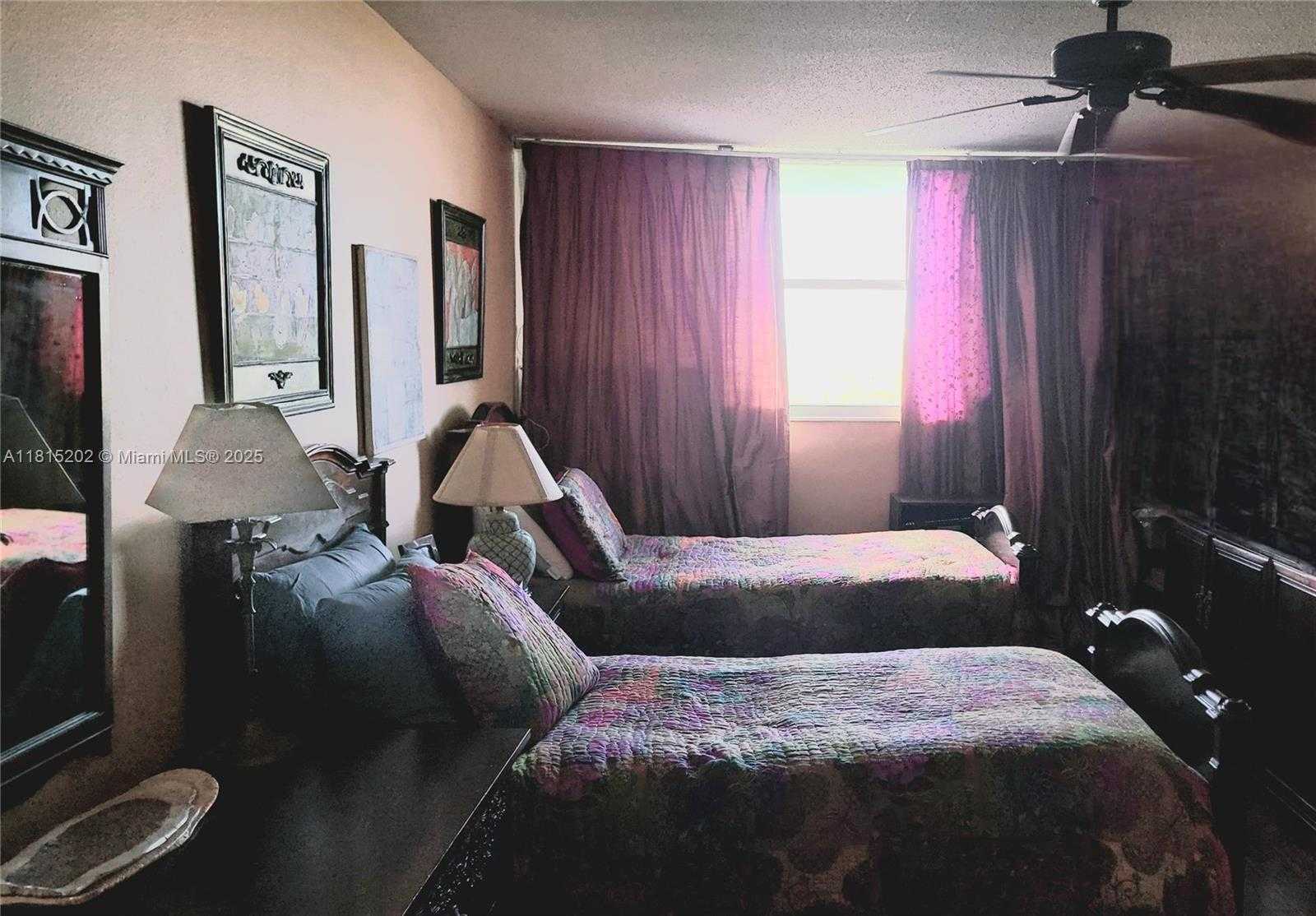 Small Image of 16850 N Glades Dr, North Miami Beach, FL 33162, USA Number 19