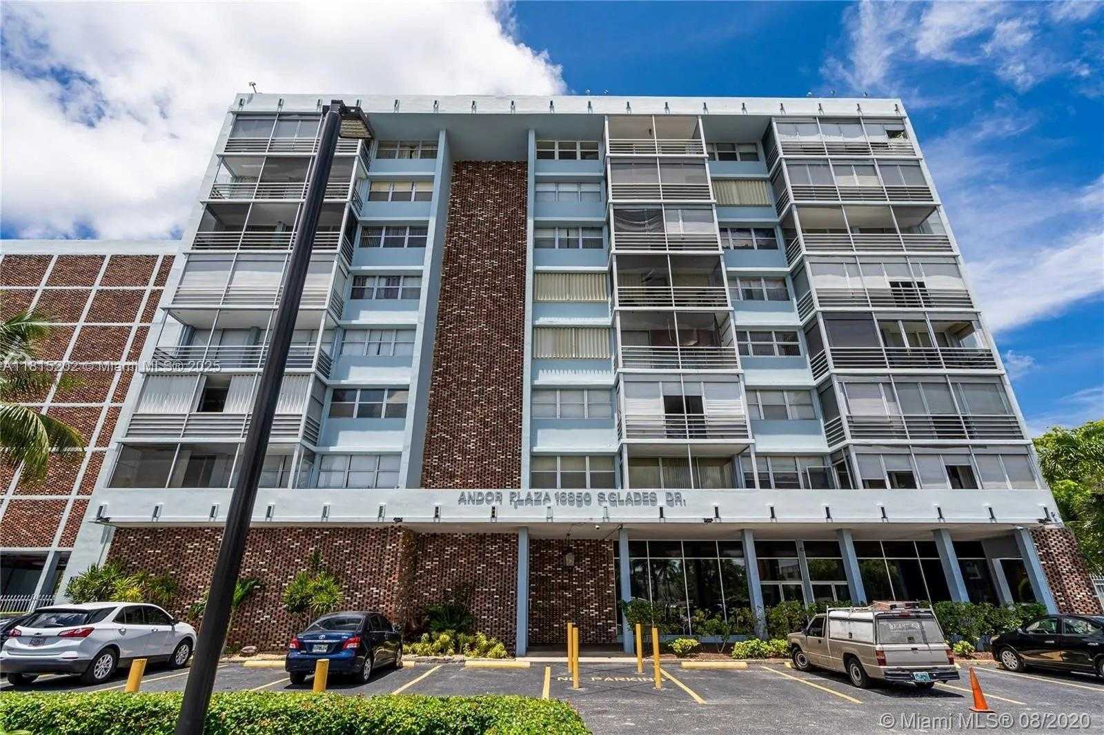Small Image of 16850 N Glades Dr, North Miami Beach, FL 33162, USA Number 2