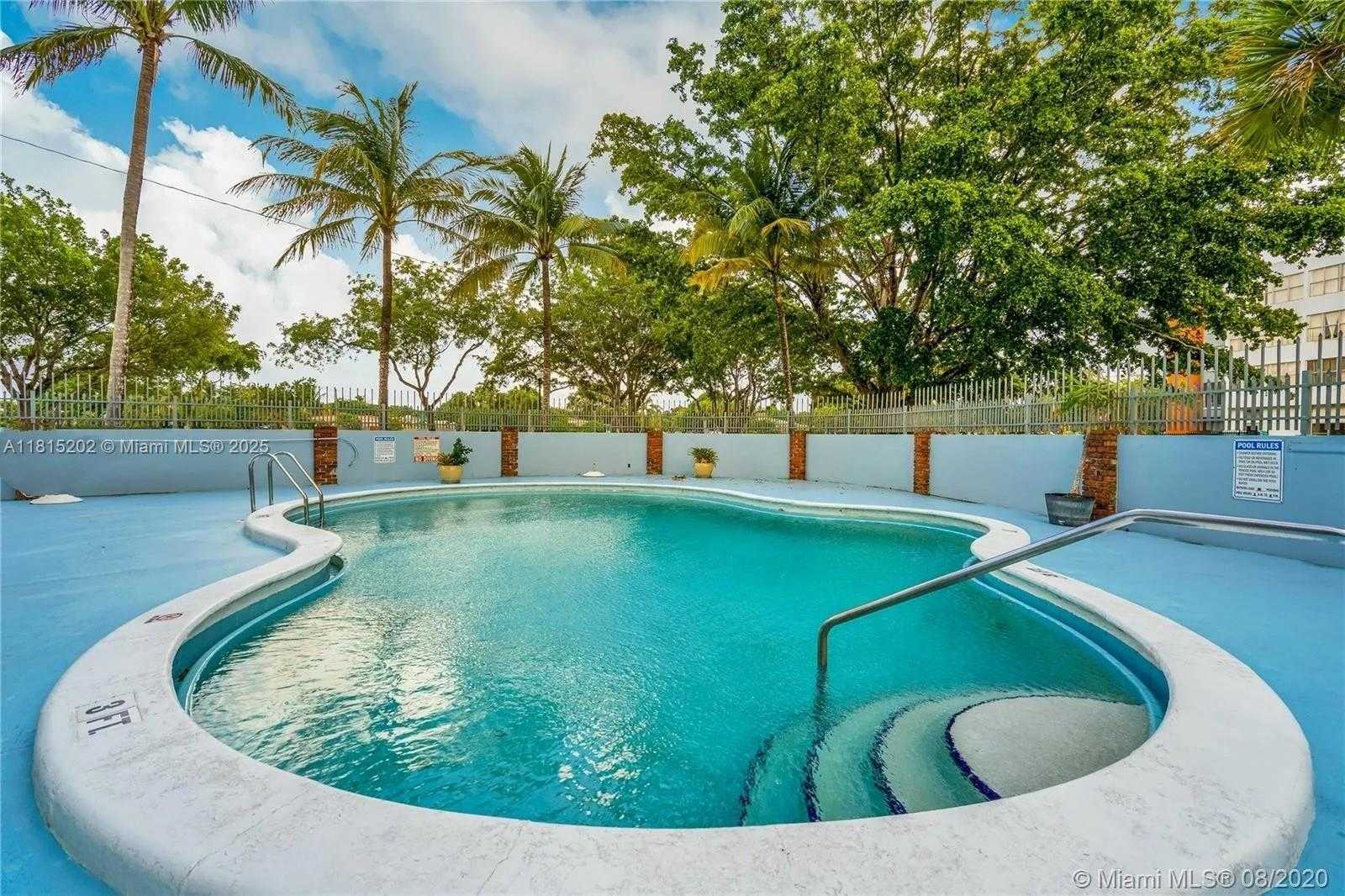 Small Image of 16850 N Glades Dr, North Miami Beach, FL 33162, USA Number 27