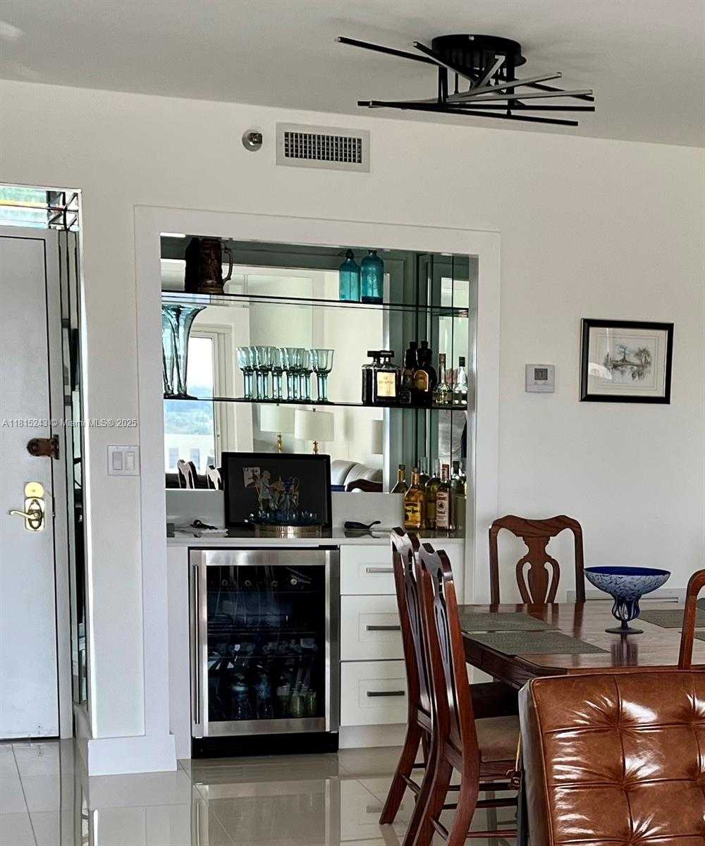 Small Image of 4001 HILLCREST DR #1014, Hollywood Number 11
