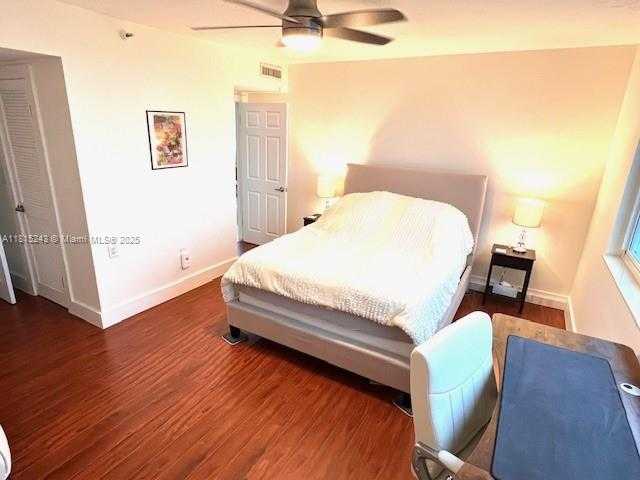 Small Image of 4001 HILLCREST DR #1014, Hollywood Number 14