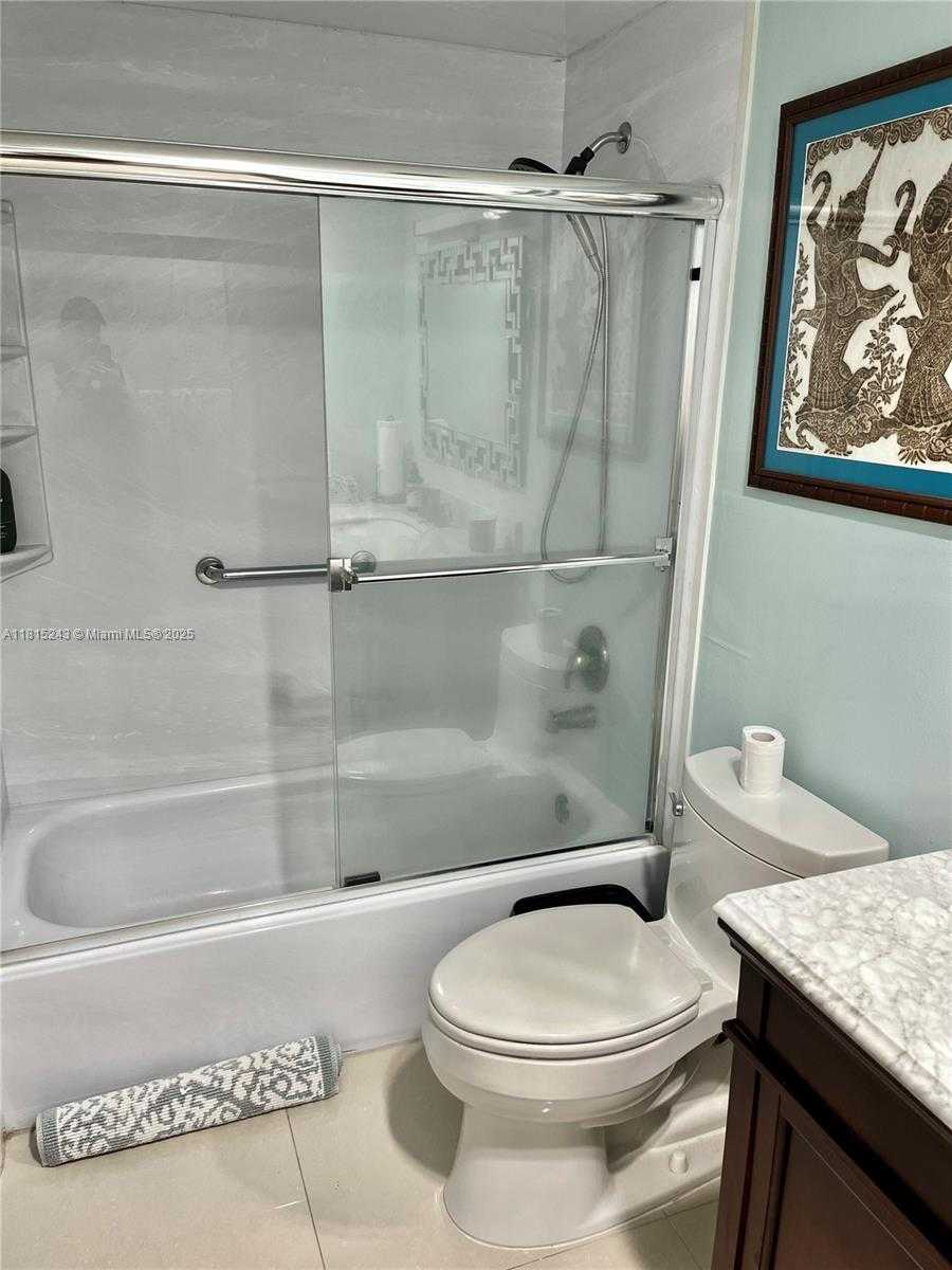 Small Image of 4001 HILLCREST DR #1014, Hollywood Number 18