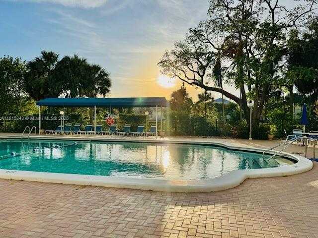 Small Image of 4001 HILLCREST DR #1014, Hollywood Number 20