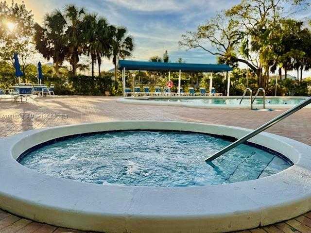 Small Image of 4001 HILLCREST DR #1014, Hollywood Number 22