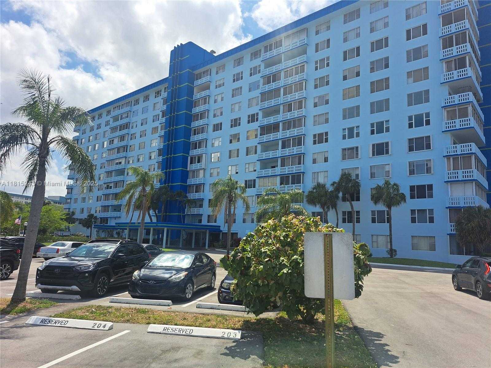 Small Image of 4001 HILLCREST DR #1014, Hollywood Number 26