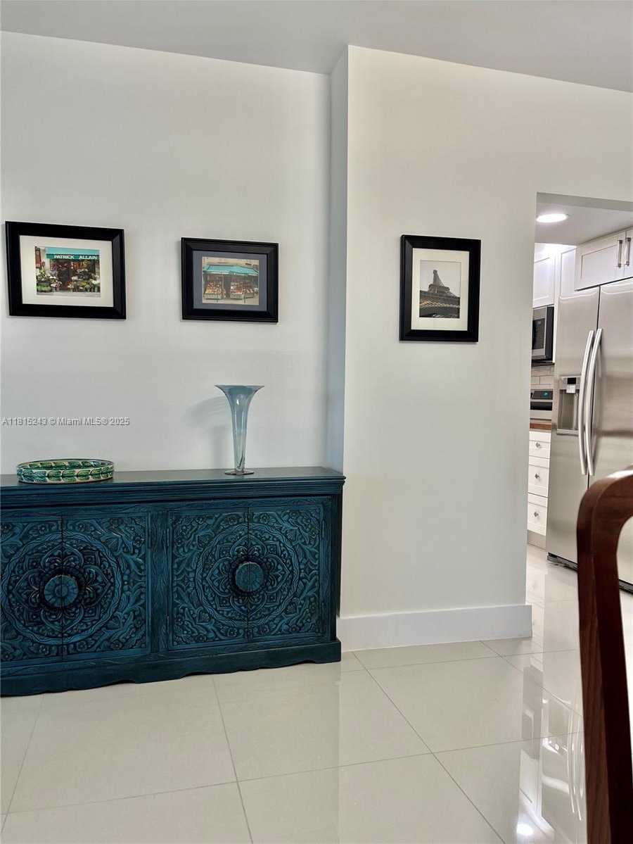 Small Image of 4001 HILLCREST DR #1014, Hollywood Number 5