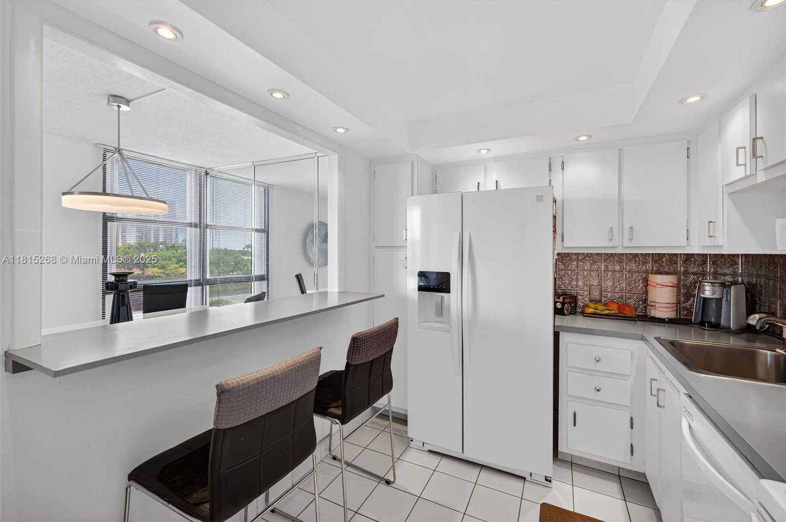 Small Image of 3675 NORTH COUNTRY CLUB DR #401, Aventura Number 10