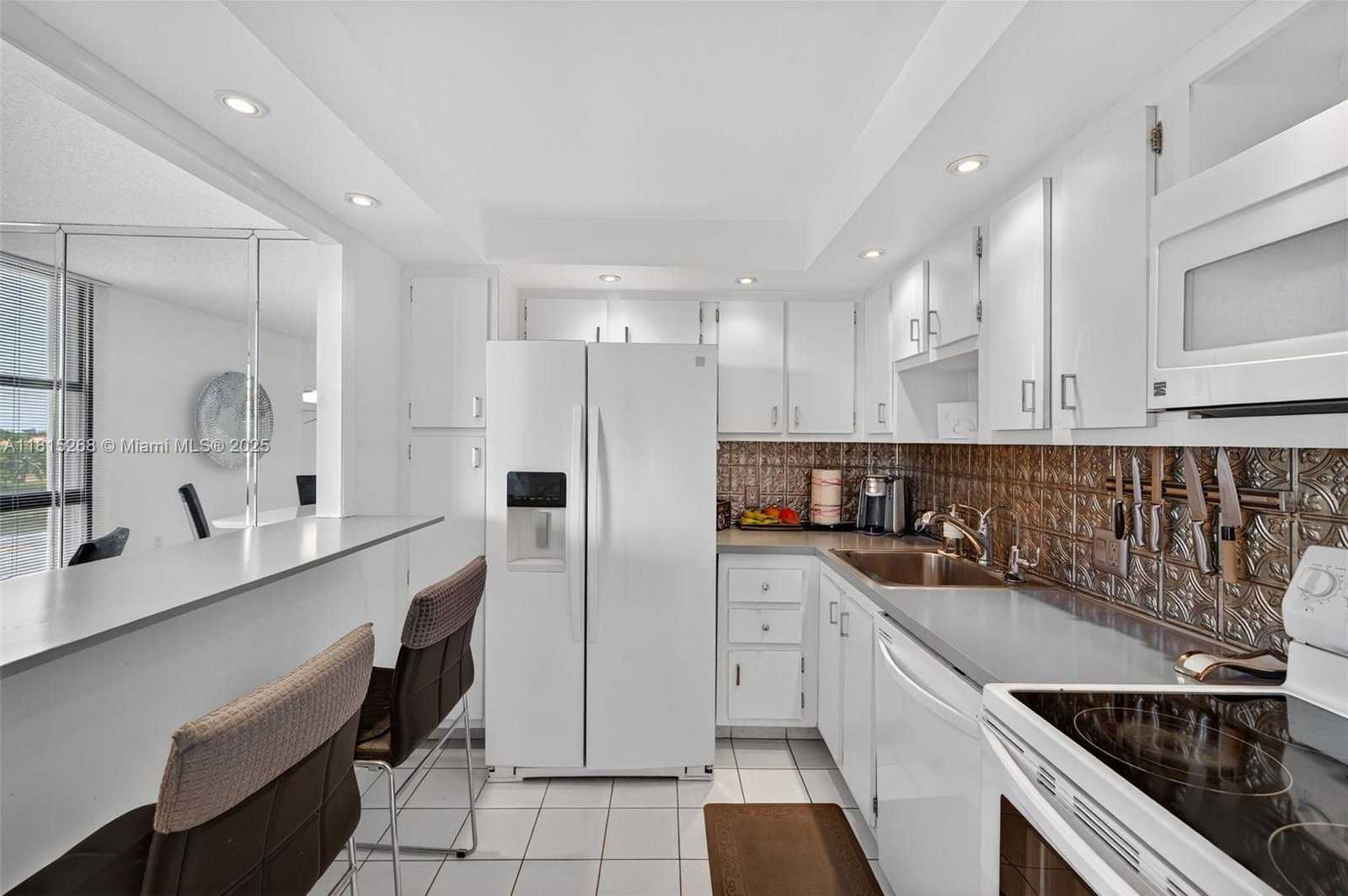Small Image of 3675 NORTH COUNTRY CLUB DR #401, Aventura Number 11