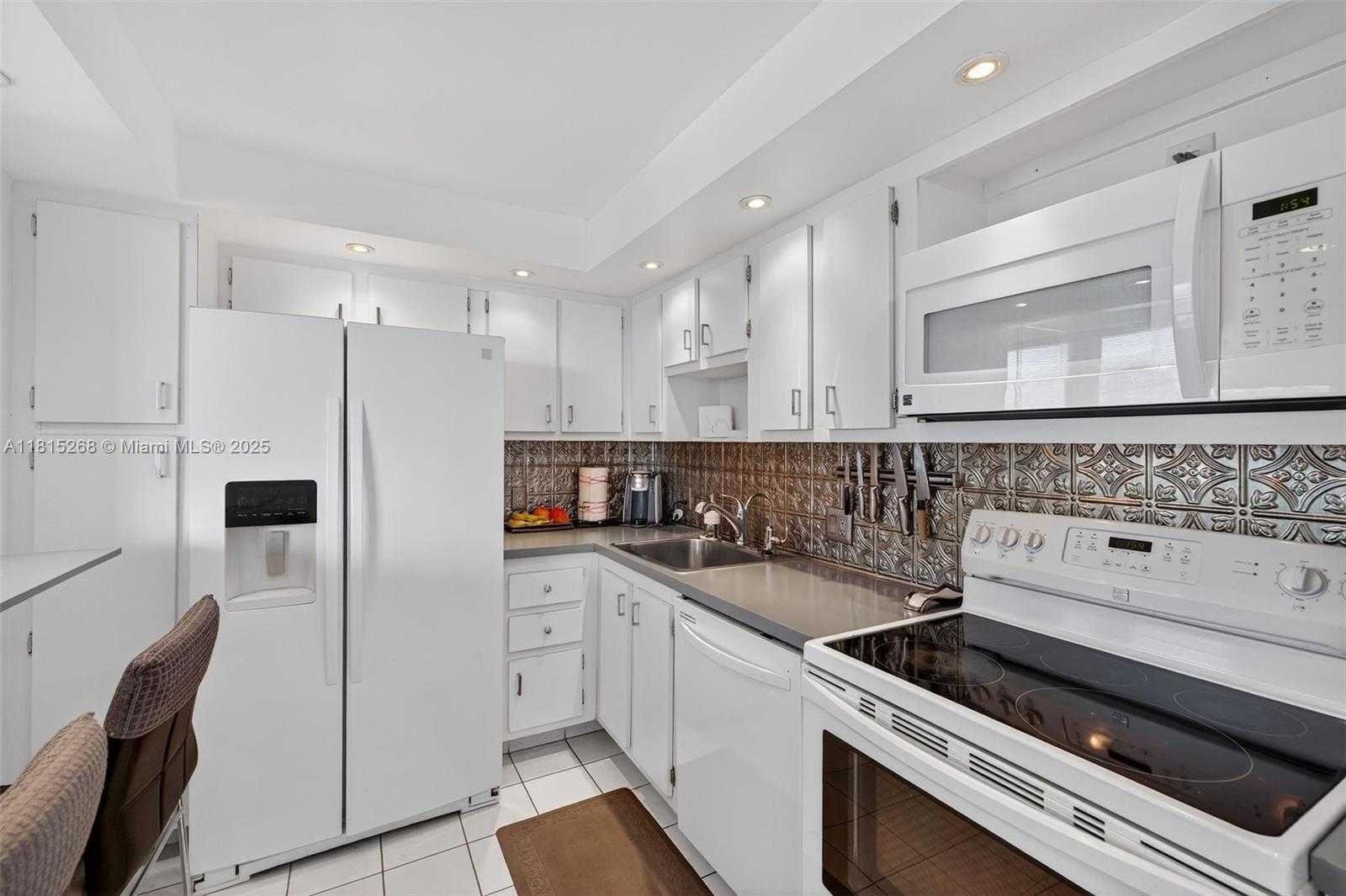 Small Image of 3675 NORTH COUNTRY CLUB DR #401, Aventura Number 12