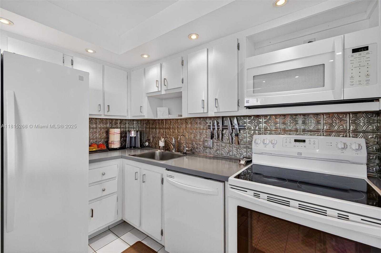 Small Image of 3675 NORTH COUNTRY CLUB DR #401, Aventura Number 14