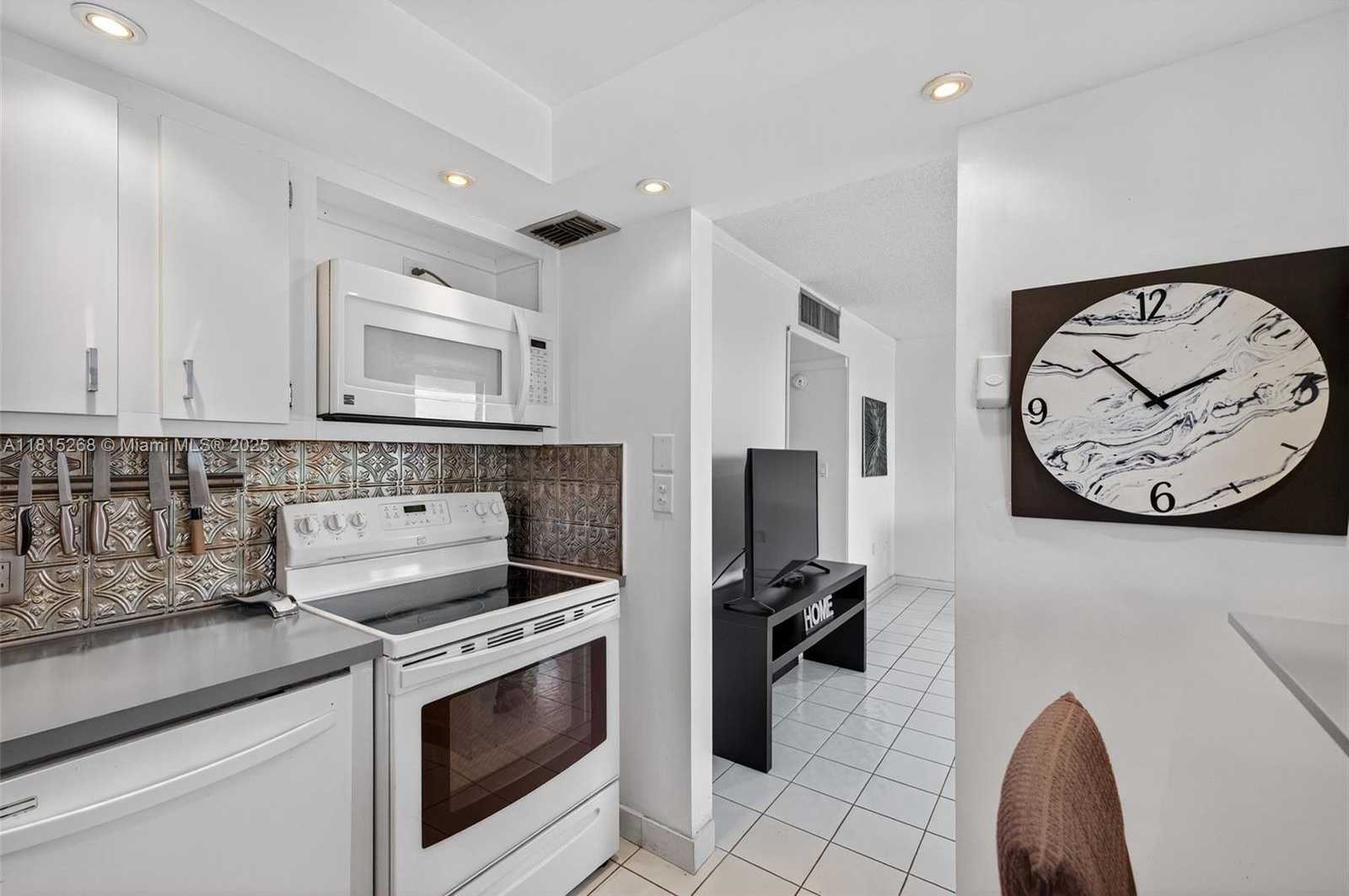 Small Image of 3675 NORTH COUNTRY CLUB DR #401, Aventura Number 15