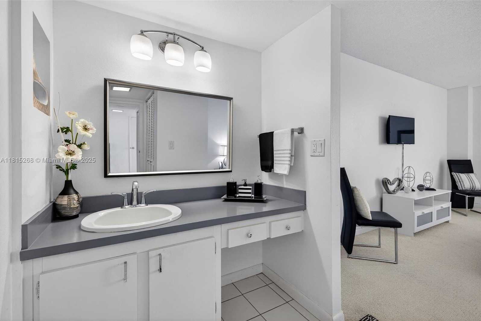 Small Image of 3675 NORTH COUNTRY CLUB DR #401, Aventura Number 28