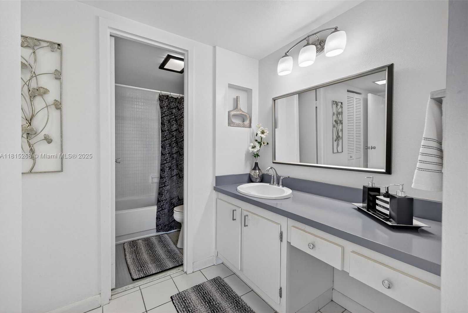 Small Image of 3675 NORTH COUNTRY CLUB DR #401, Aventura Number 29