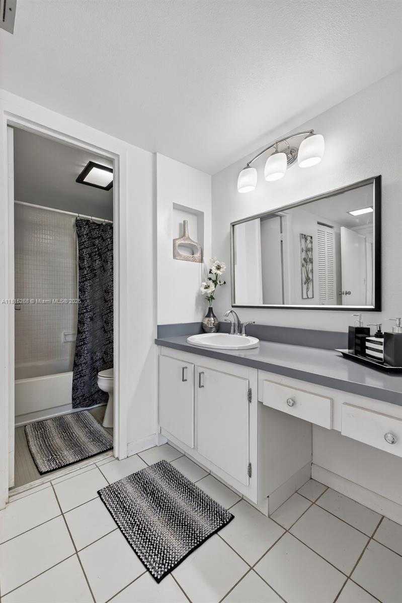 Small Image of 3675 NORTH COUNTRY CLUB DR #401, Aventura Number 30