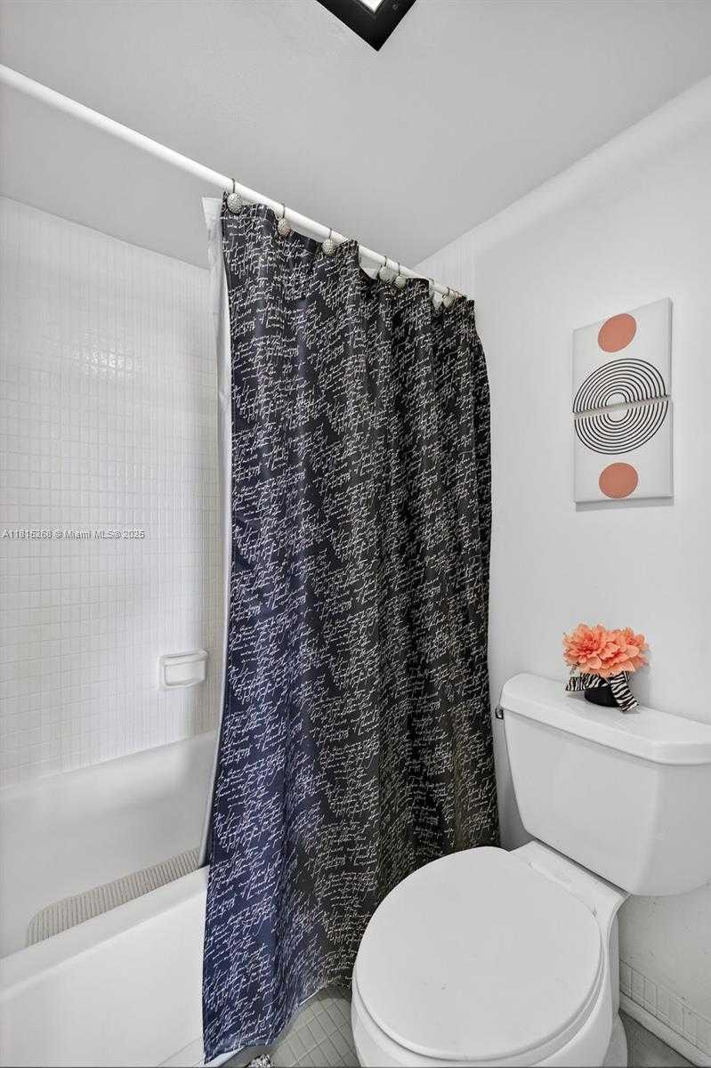 Small Image of 3675 NORTH COUNTRY CLUB DR #401, Aventura Number 33