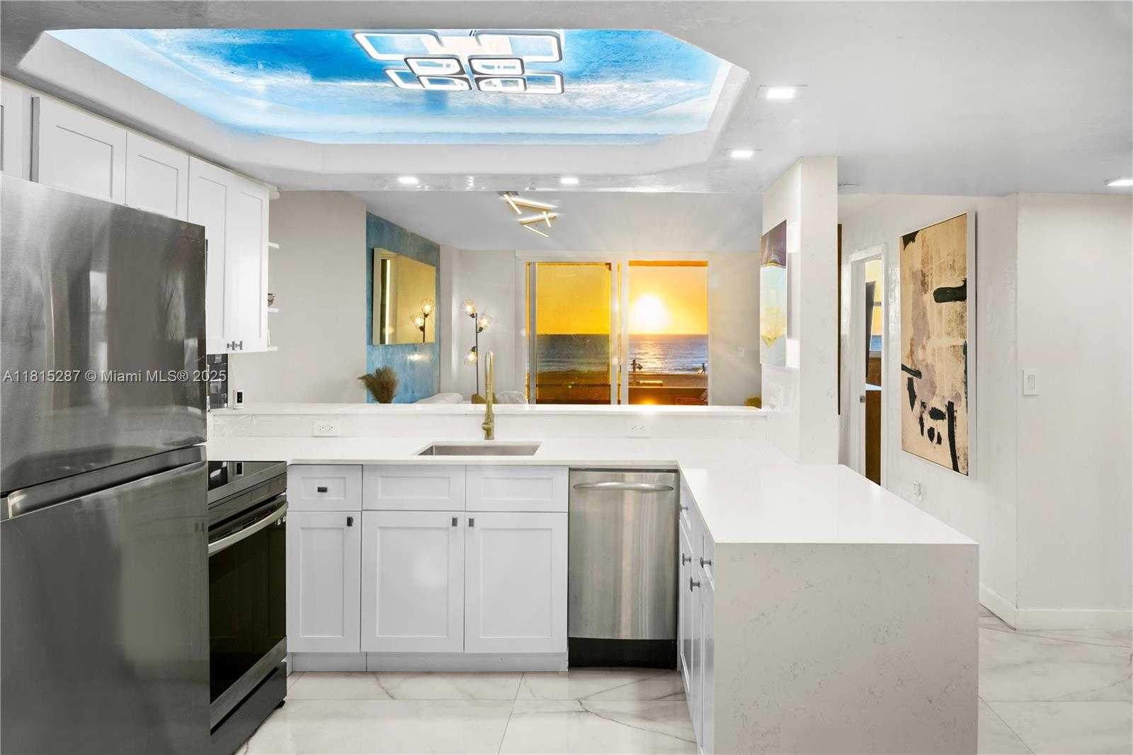 Small Image of 465 OCEAN DR #315, Miami Beach Number 11