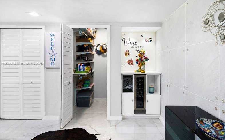 Small Image of 465 OCEAN DR #315, Miami Beach Number 16