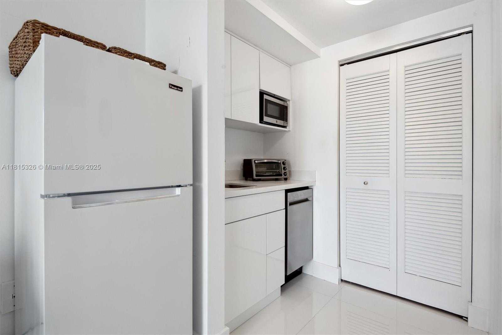 Small Image of 713 CRANDON BLVD #PH-3, Key Biscayne Number 22