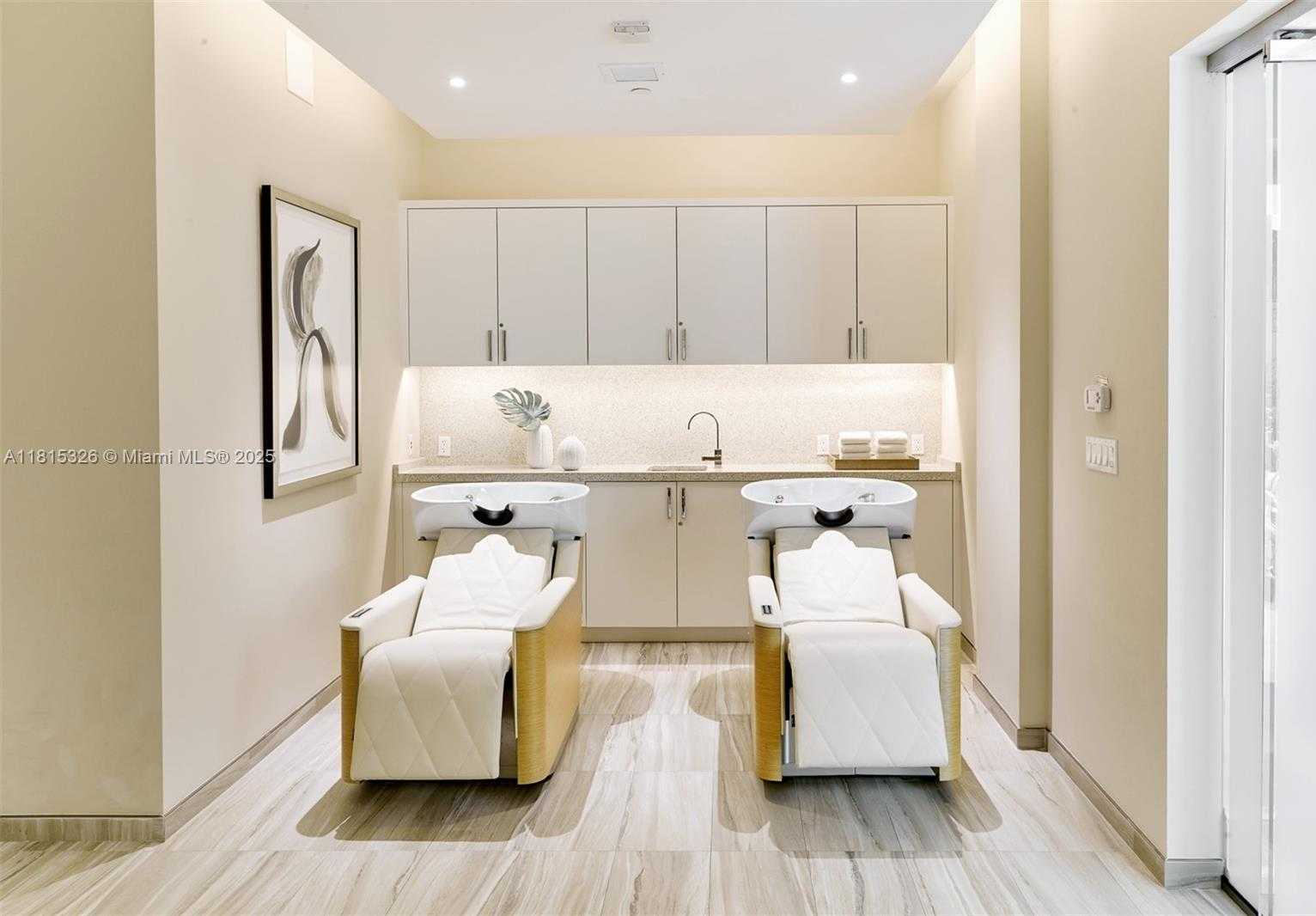 Small Image of 713 CRANDON BLVD #PH-3, Key Biscayne Number 44