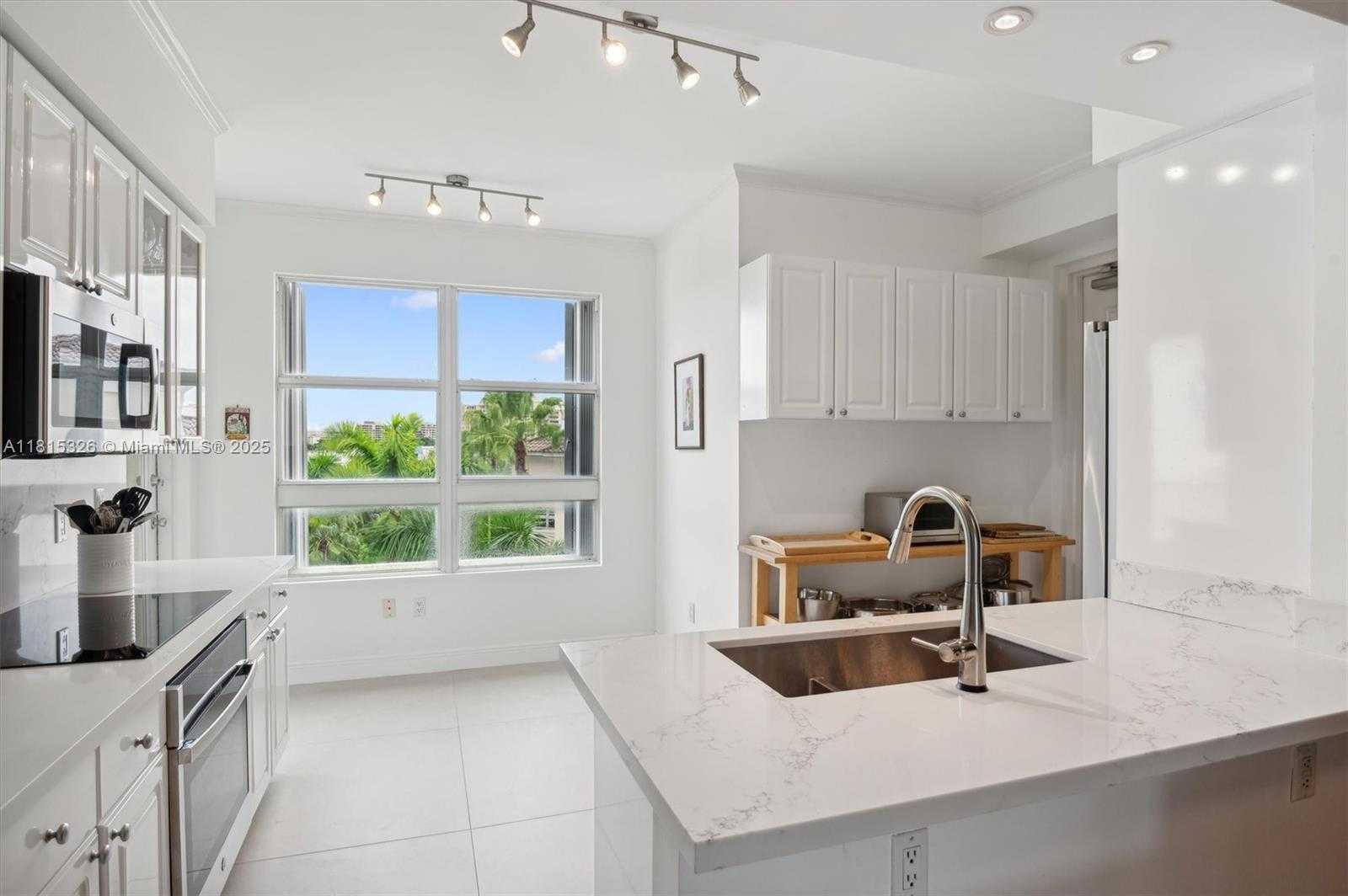 Small Image of 713 CRANDON BLVD #PH-3, Key Biscayne Number 7