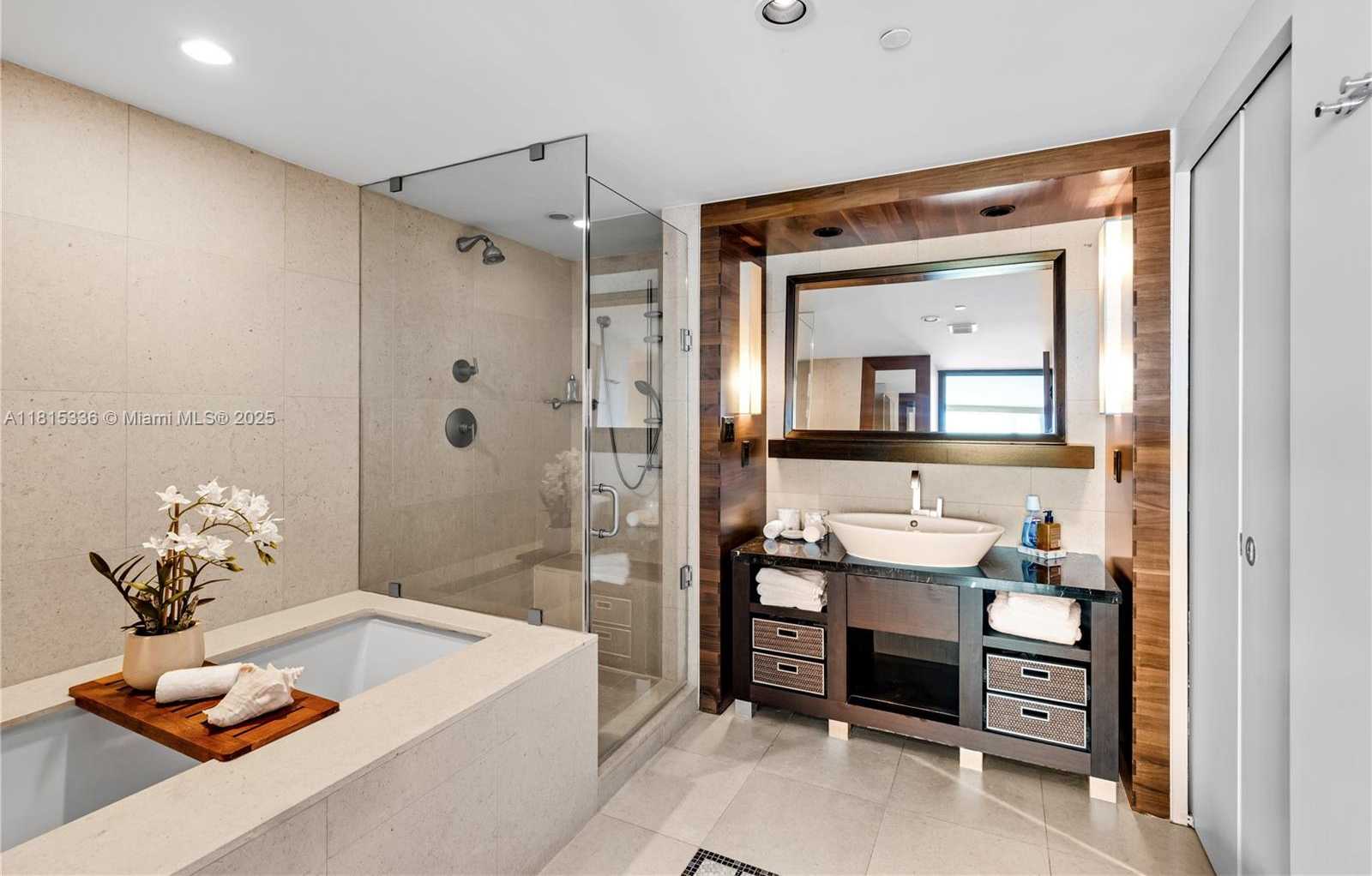 Small Image of 6801 COLLINS AVE #417 (404 Deed), Miami Beach Number 13