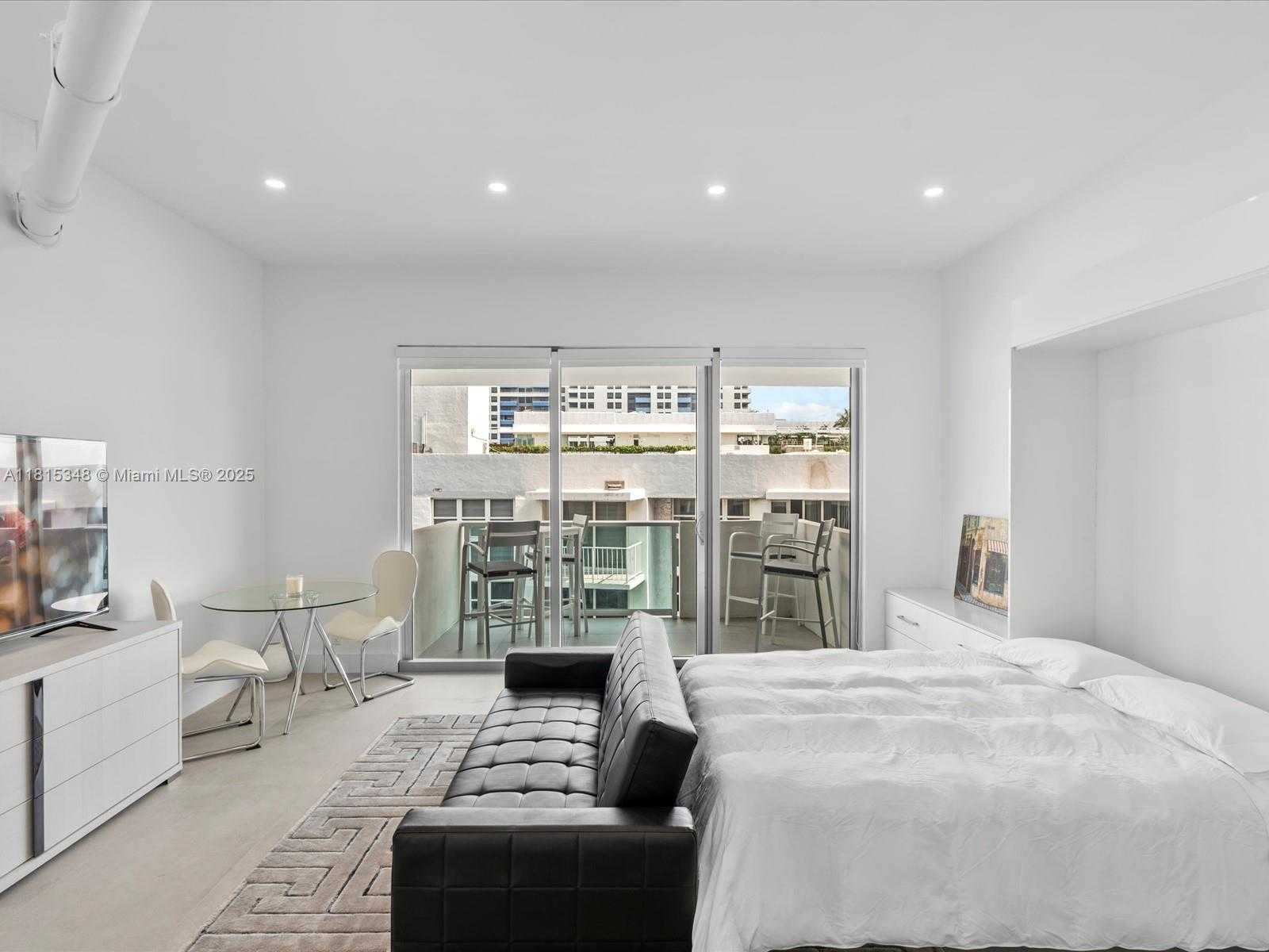 Small Image of 1200 WEST AVE #PH24, Miami Beach Number 10